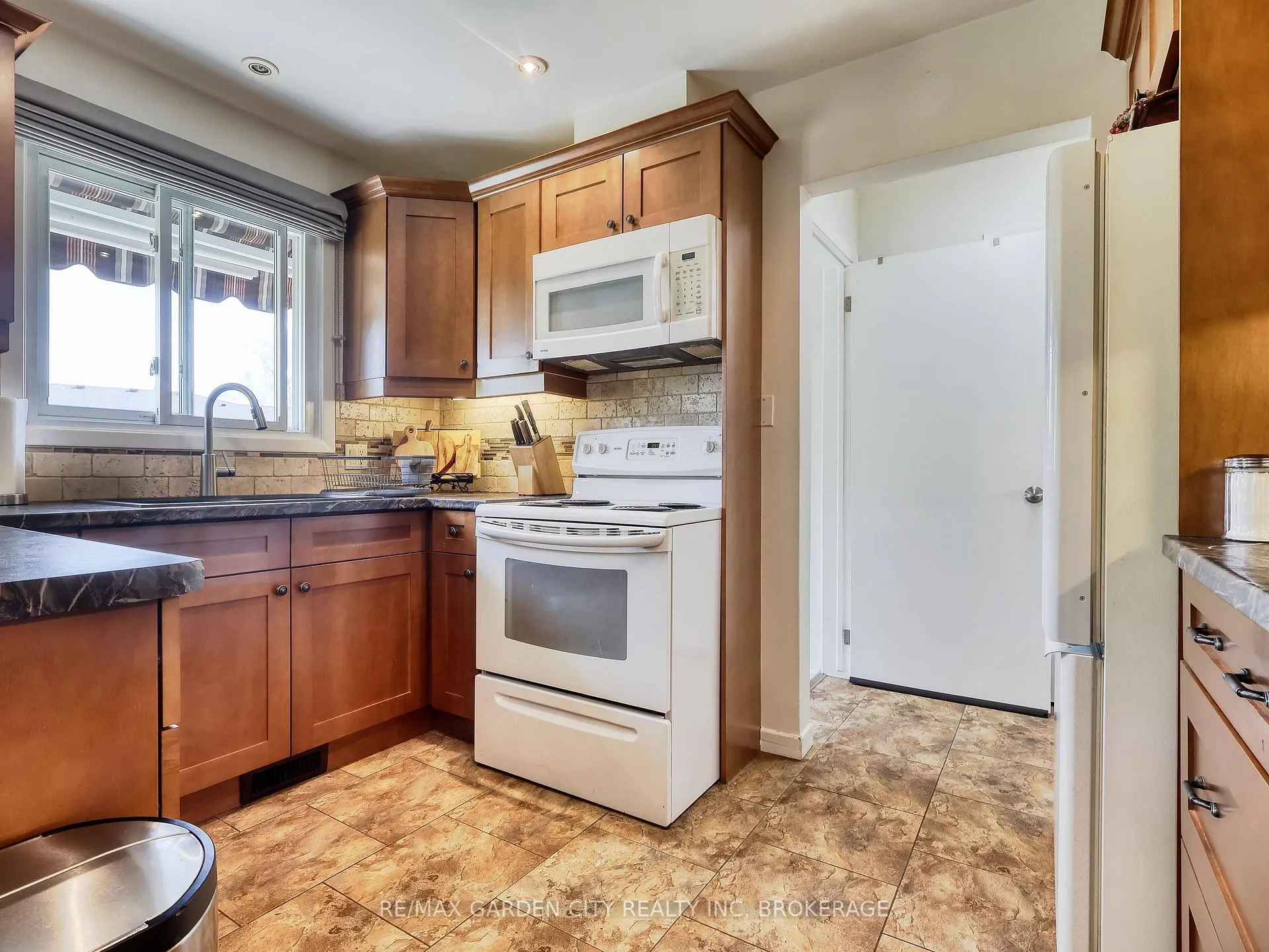 Photo 20 of 30 Glenview Avenue, St. Catharines, Vine/Linwell — HOMEH