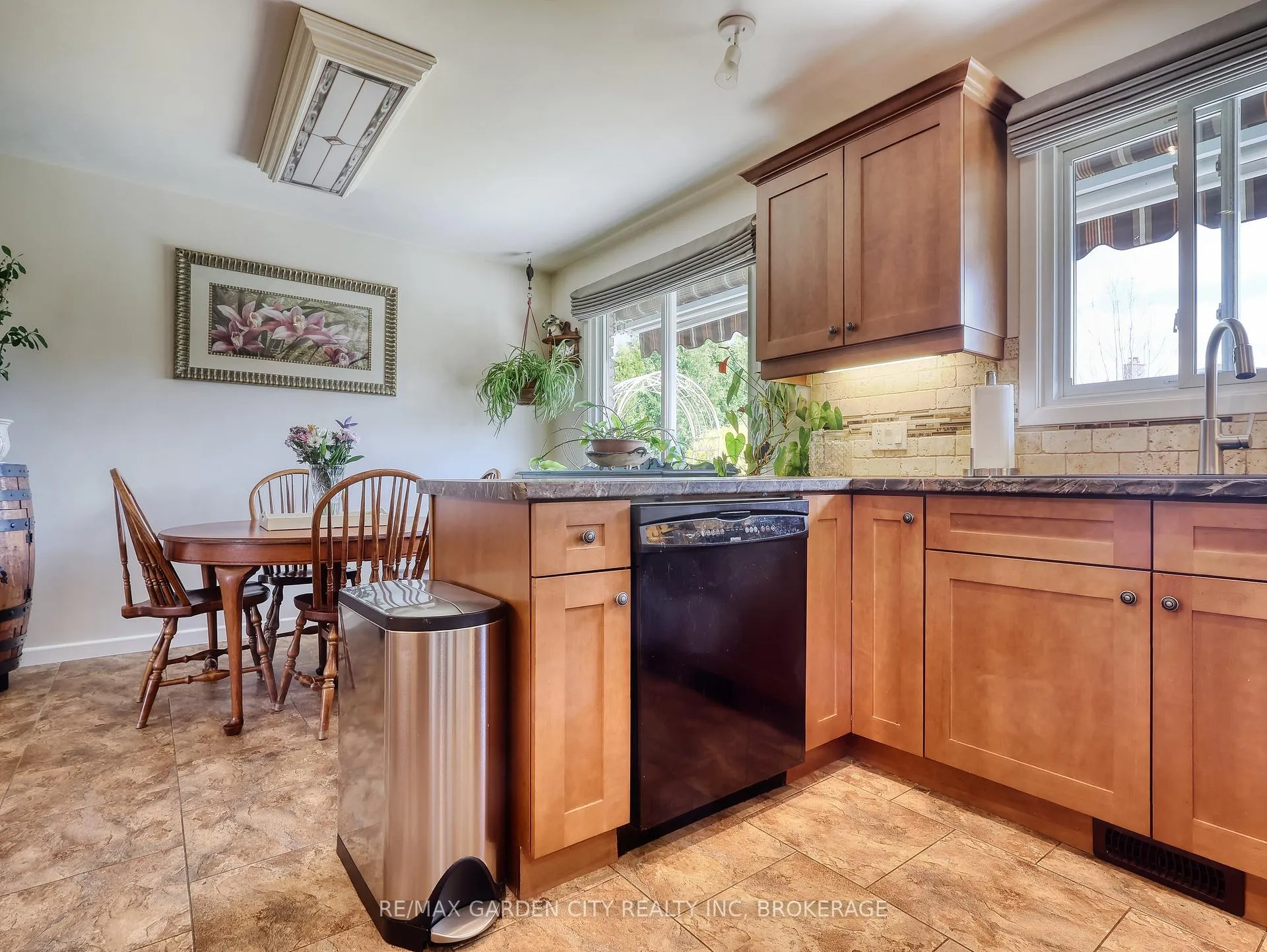 Photo 22 of 30 Glenview Avenue, St. Catharines, Vine/Linwell — HOMEH