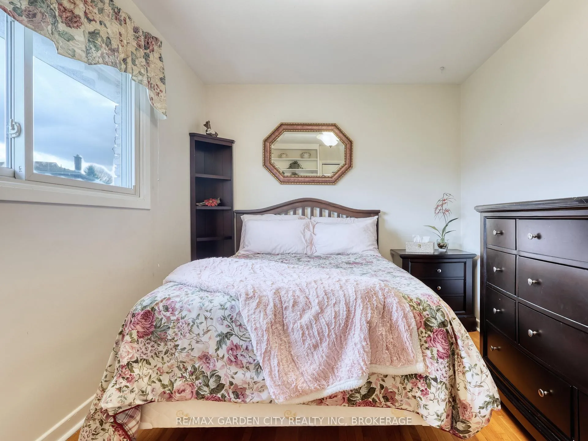 Photo 26 of 30 Glenview Avenue, St. Catharines, Vine/Linwell — HOMEH