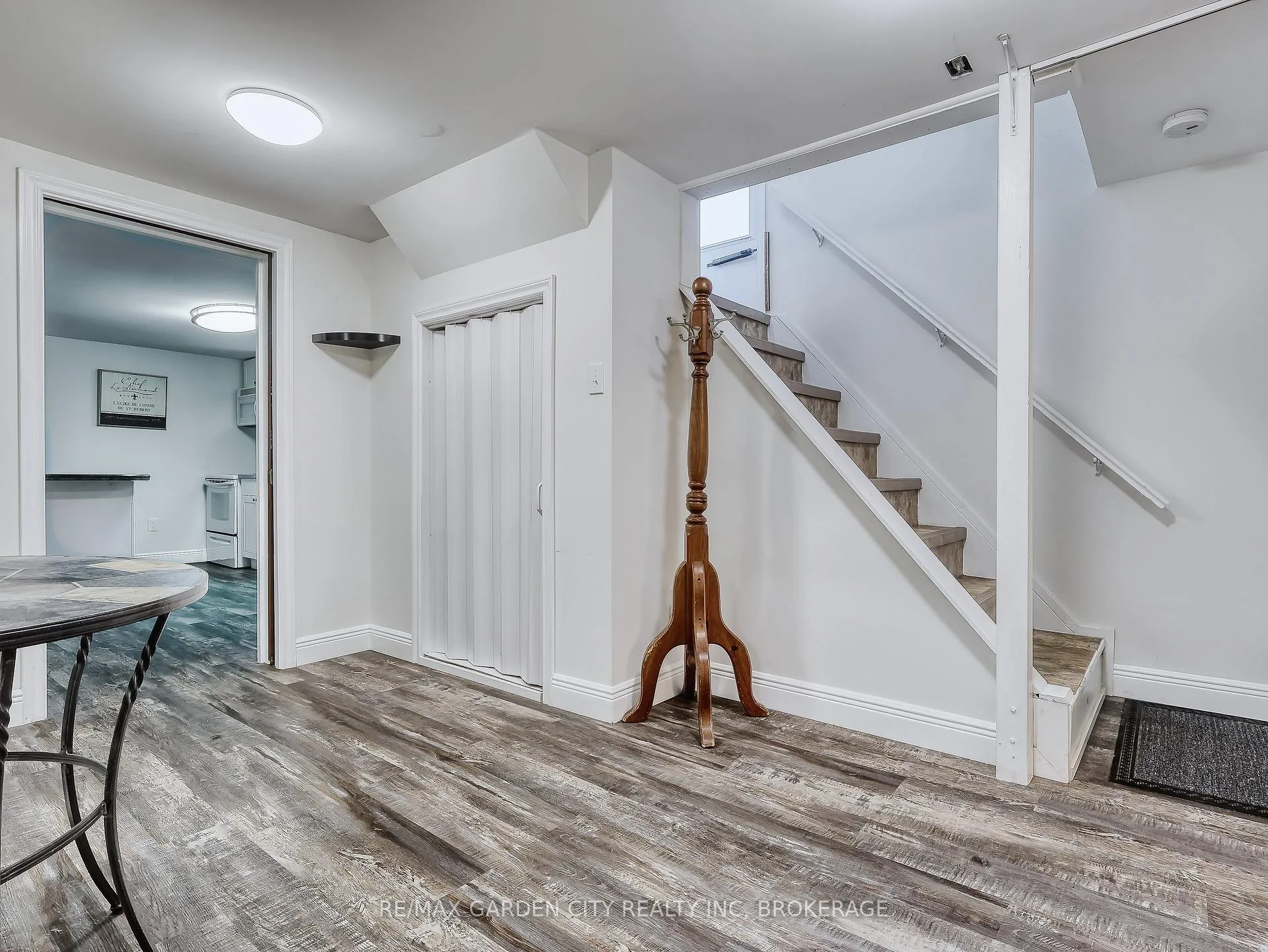 Photo 33 of 30 Glenview Avenue, St. Catharines, Vine/Linwell — HOMEH