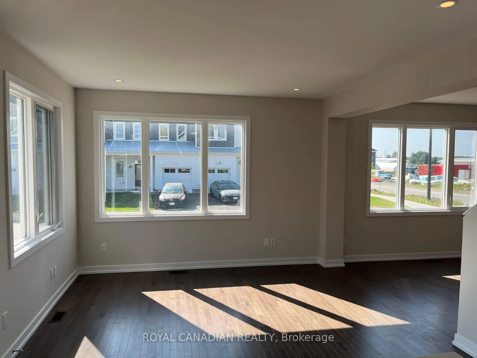 Photo 3 of 570 Oldenburg Drive, Ottawa, Richmond — HOMEH