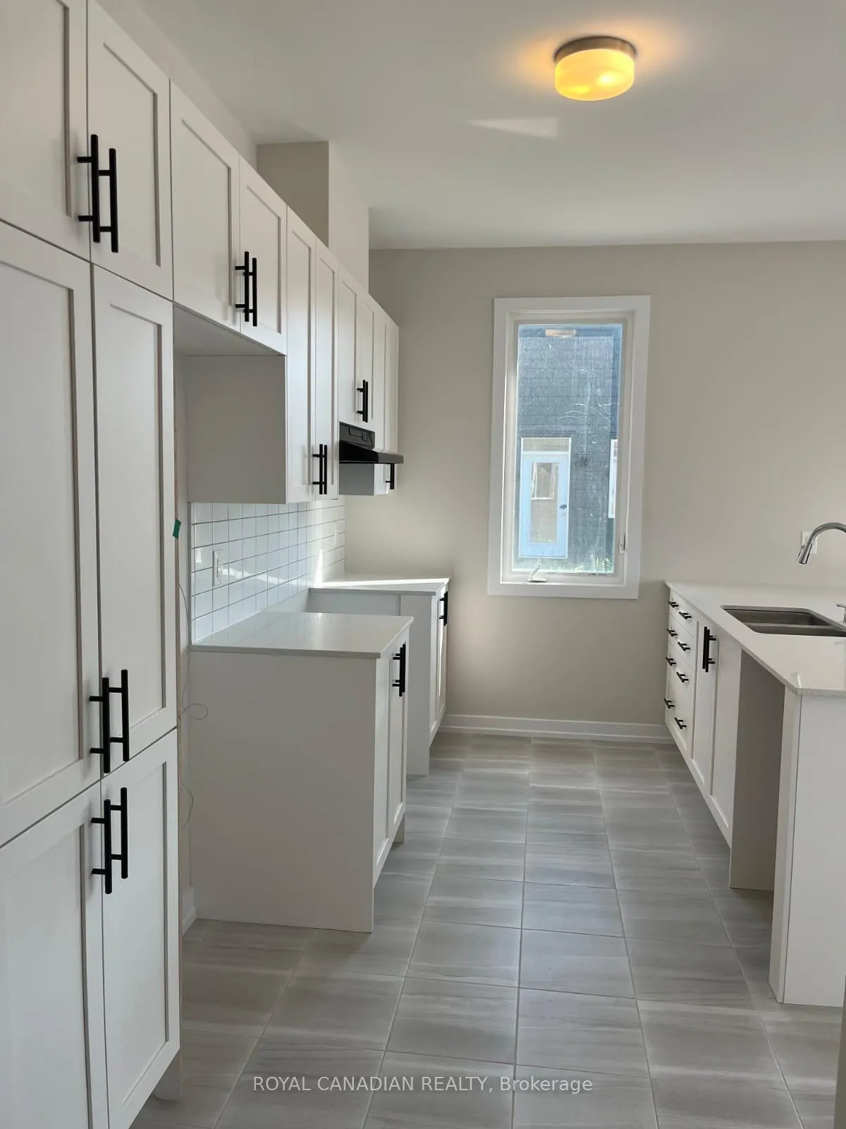 Photo 4 of 570 Oldenburg Drive, Ottawa, Richmond — HOMEH