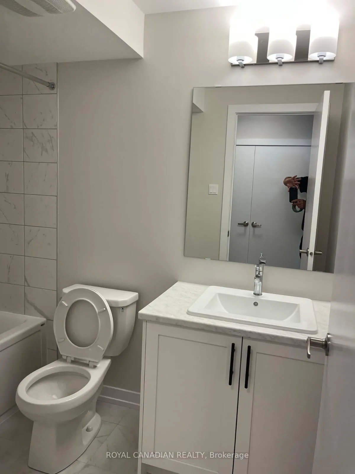 Photo 14 of 570 Oldenburg Drive, Ottawa, Richmond — HOMEH