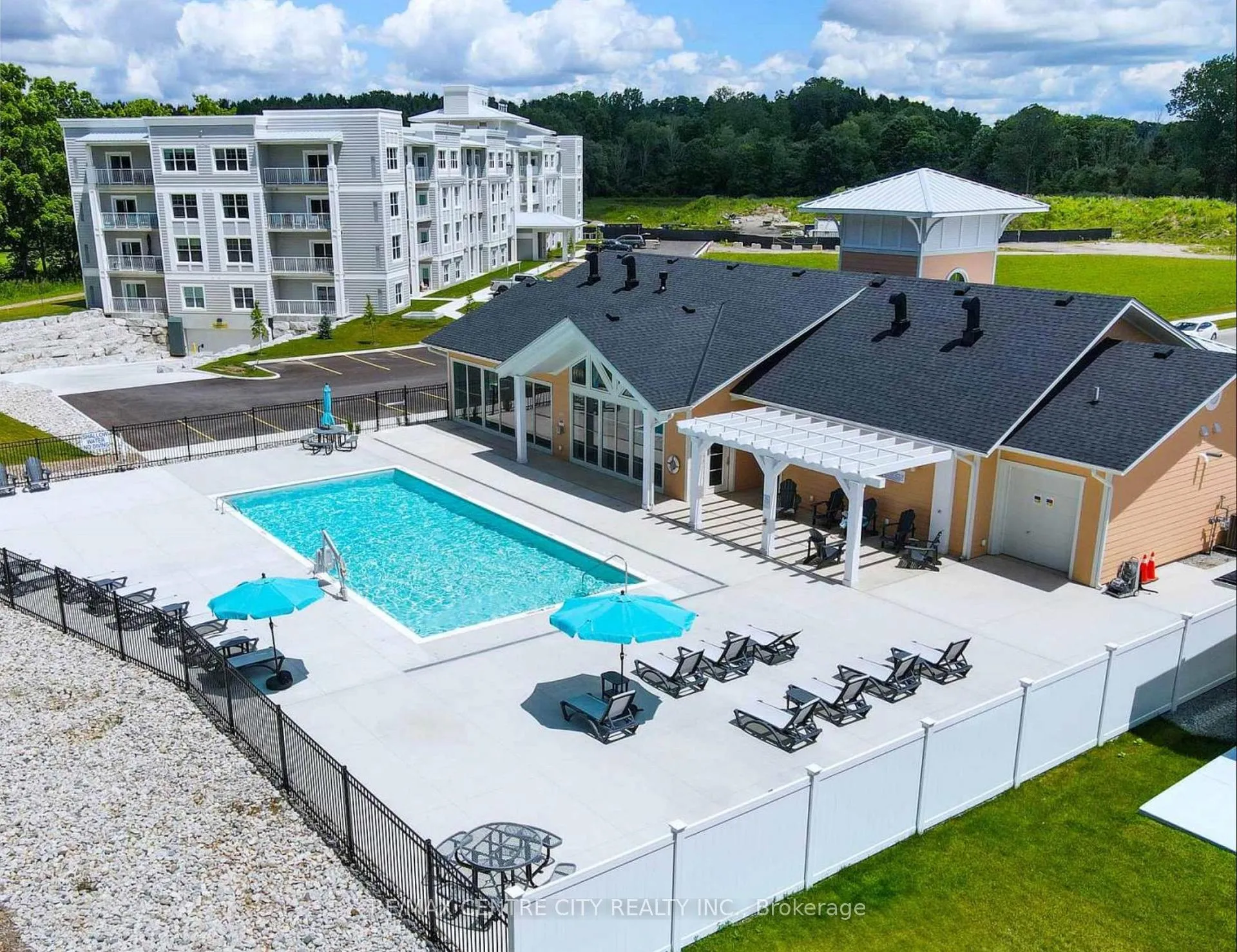 Front of Unit 405, 100 The Promenade