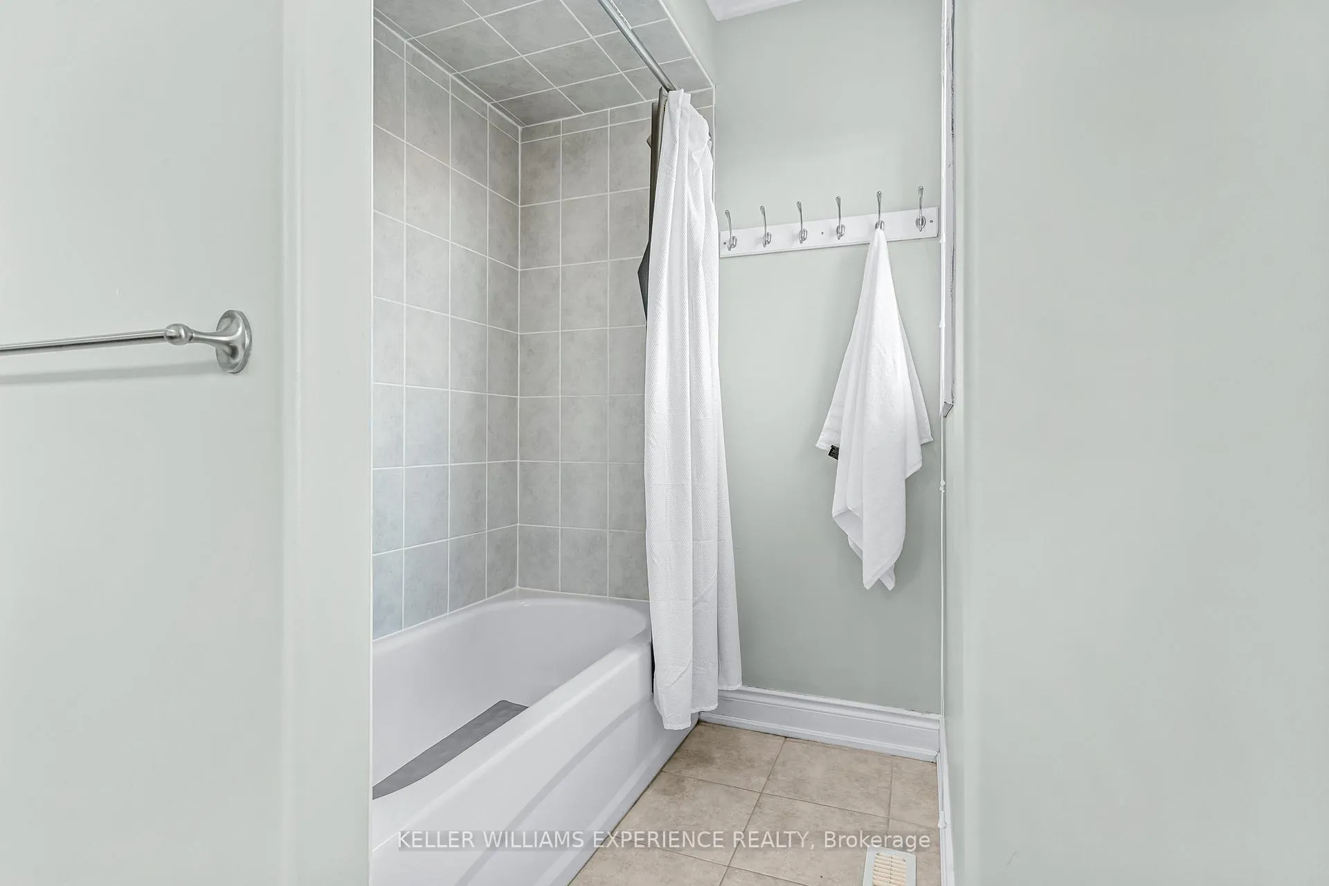 Photo 18 of 3086 Emperor Drive, Orillia — HOMEH