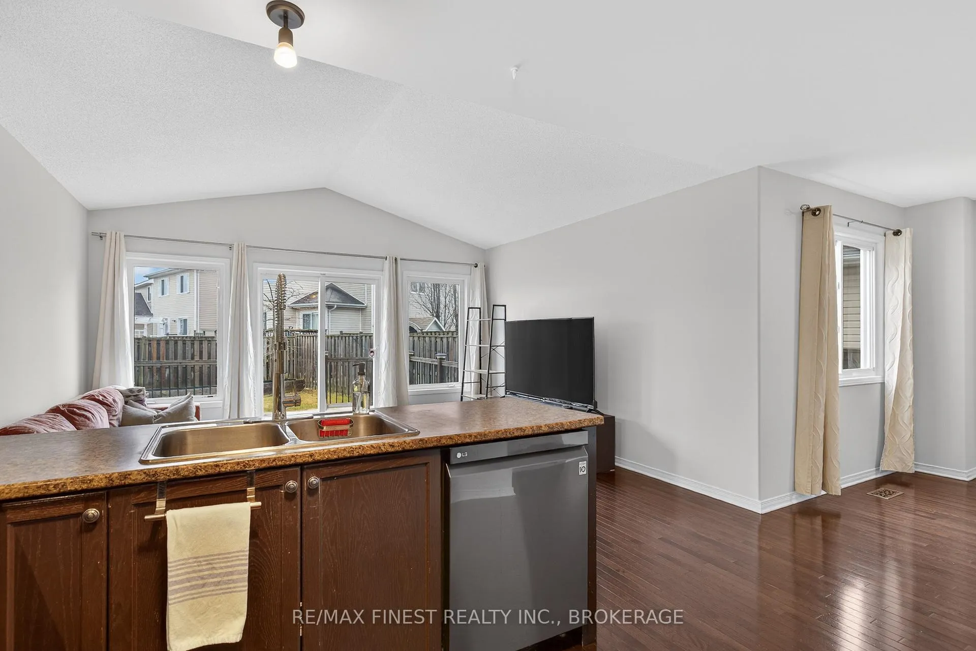 Photo 20 of 608 Walters Street, Kingston, Kingston East (Incl Barret Crt) — HOMEH