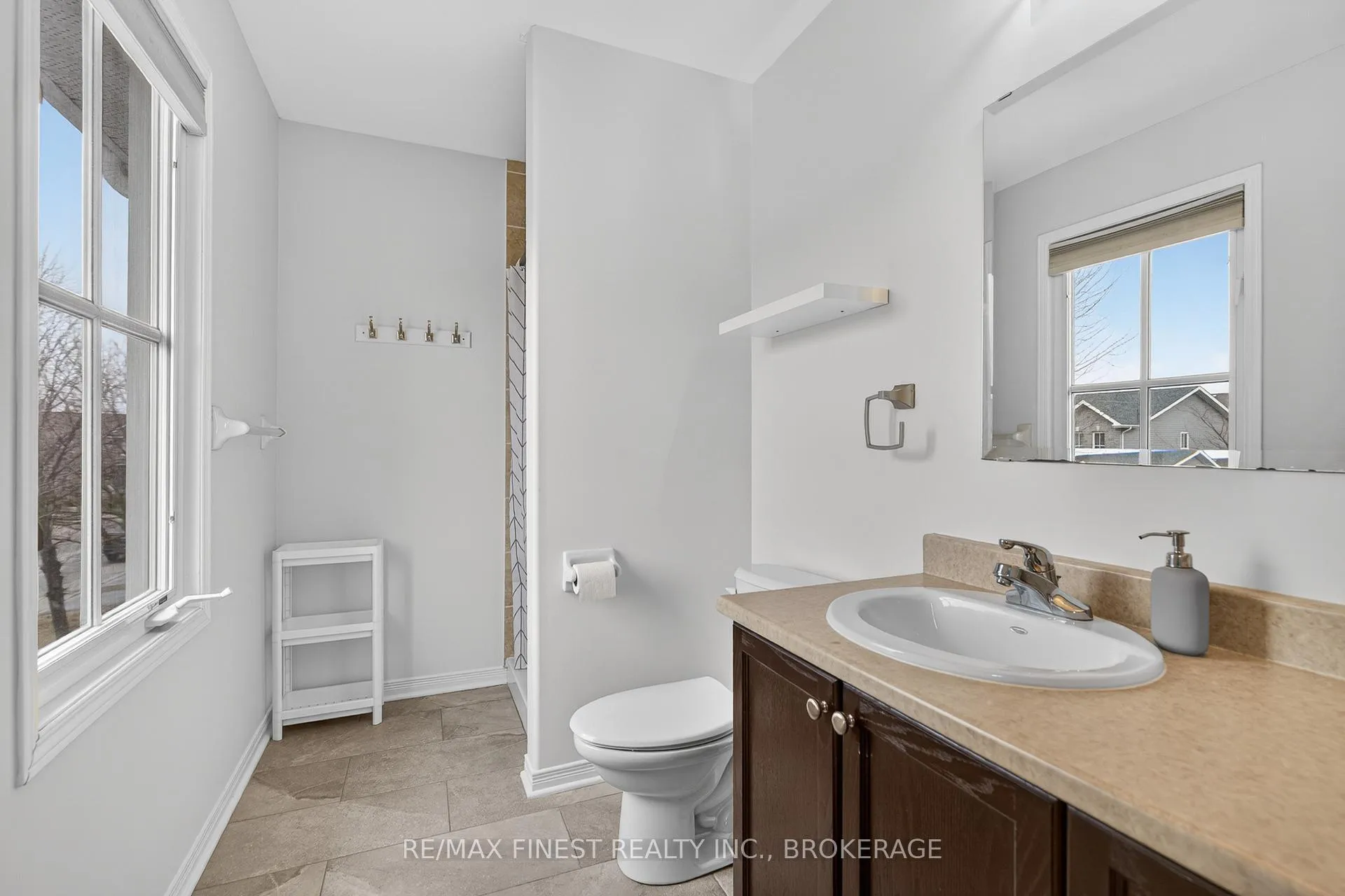 Photo 33 of 608 Walters Street, Kingston, Kingston East (Incl Barret Crt) — HOMEH
