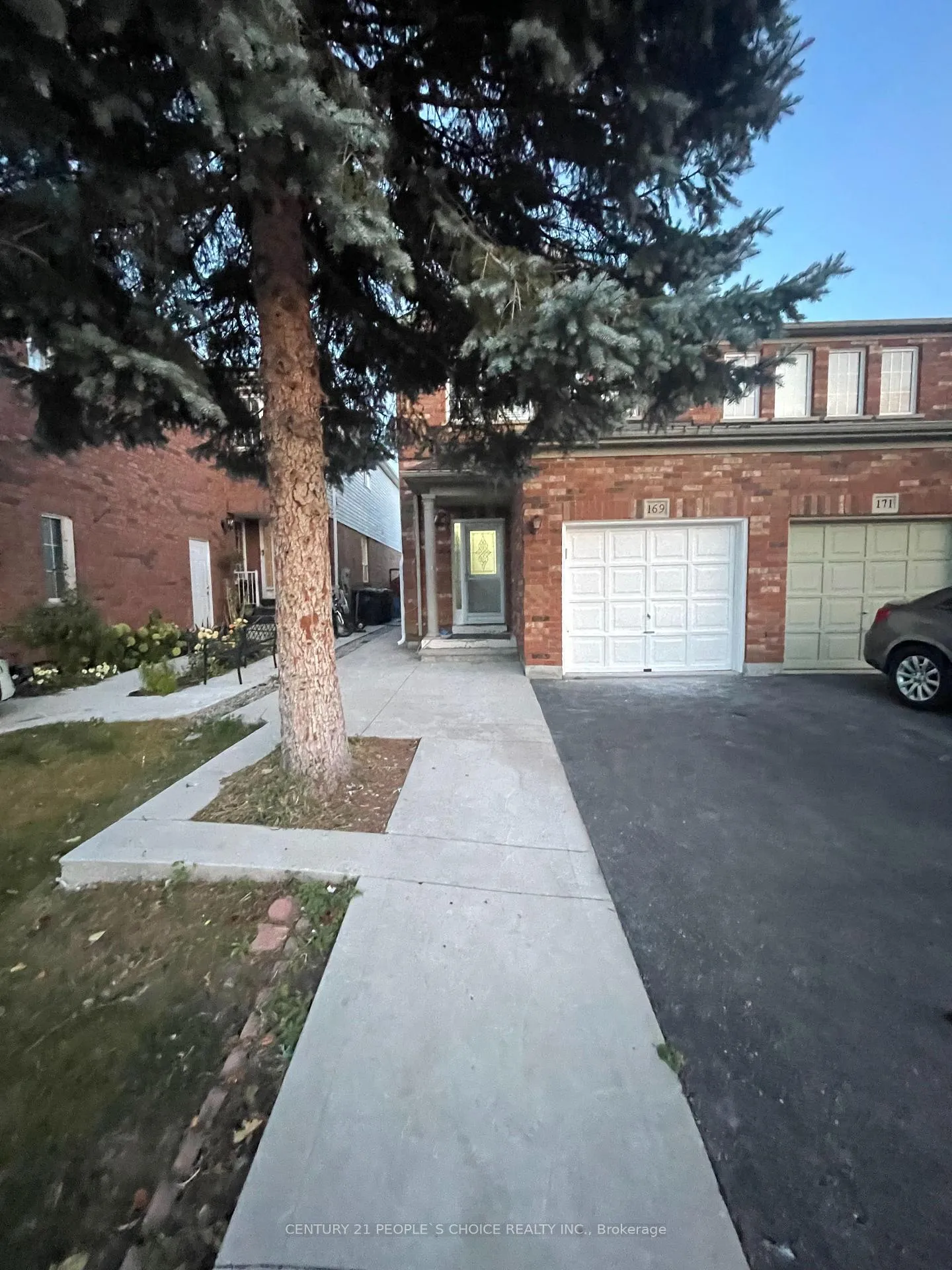 Photo 3 of Unit Upper, 169 Willow Park Drive, Brampton, Sandringham-Wellington — HOMEH