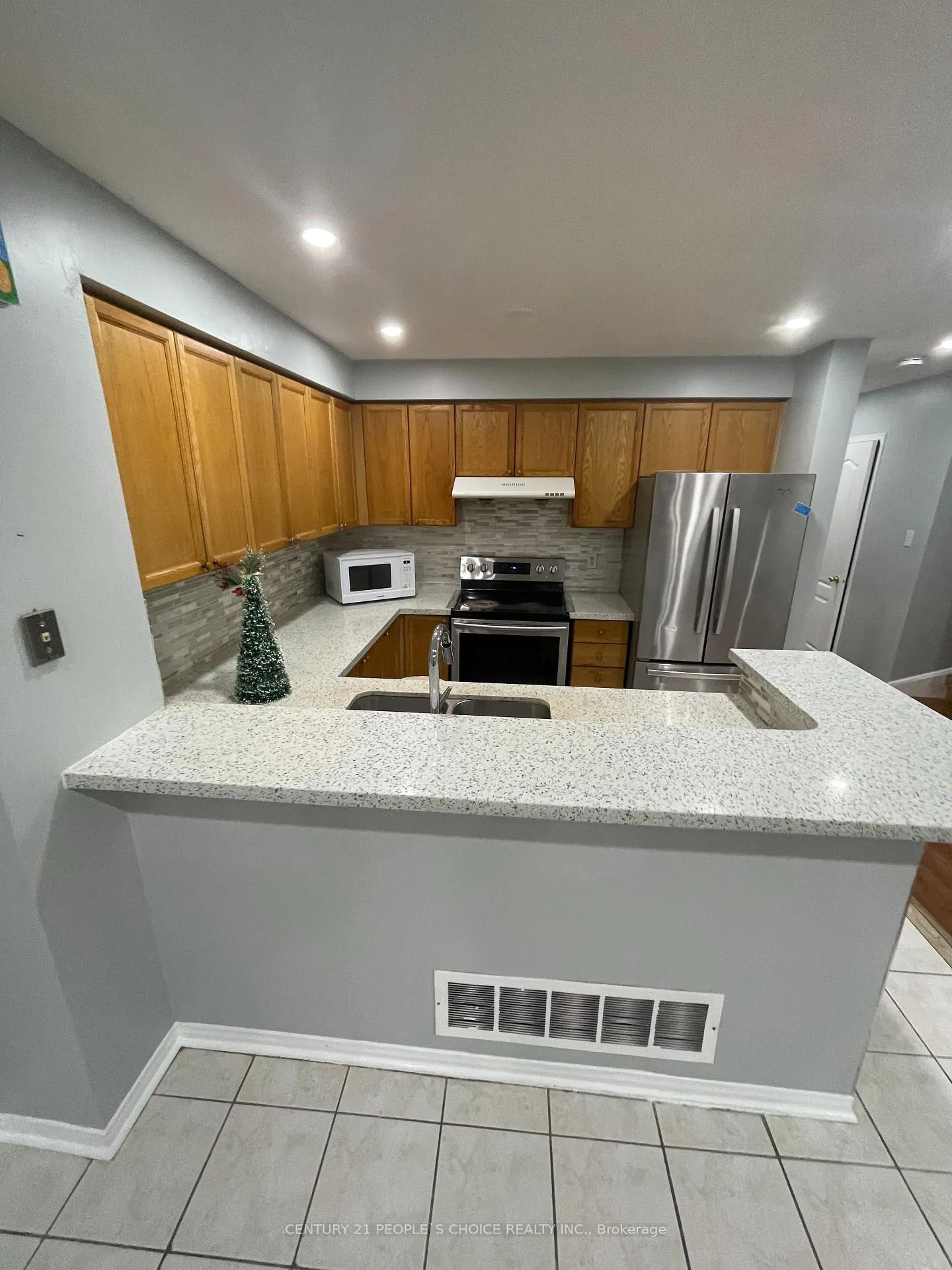 Photo 8 of Unit Upper, 169 Willow Park Drive, Brampton, Sandringham-Wellington — HOMEH