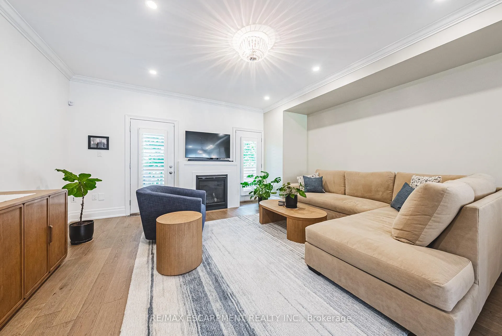 Photo 3 of Unit 6, 111 Wilson Street E, Hamilton, Ancaster — HOMEH