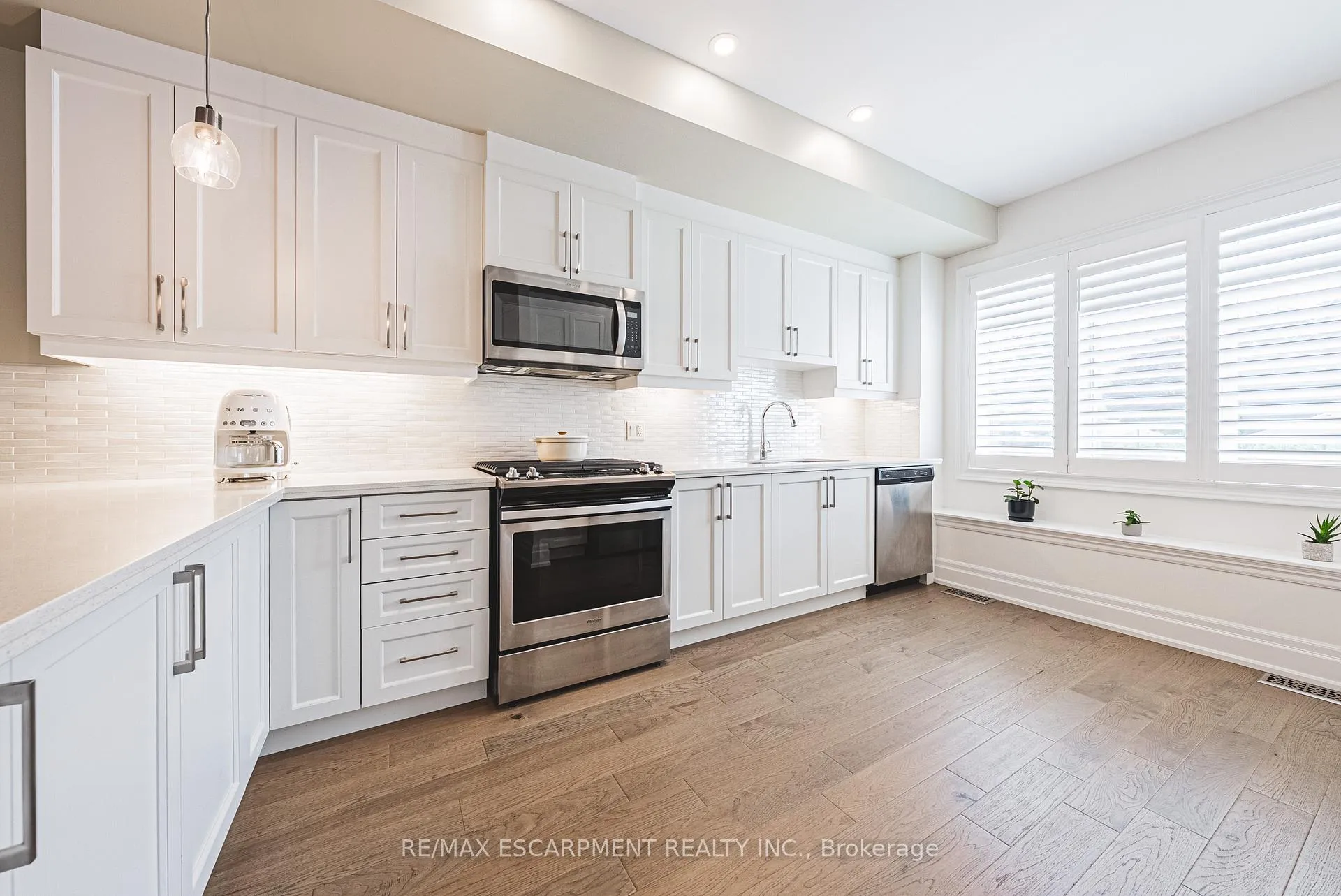 Photo 5 of Unit 6, 111 Wilson Street E, Hamilton, Ancaster — HOMEH