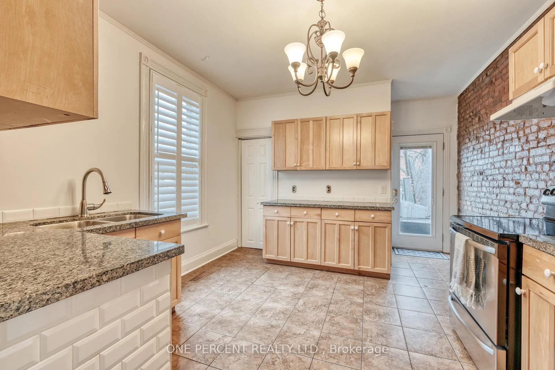 Photo 14 of 198 Bay Street N, Hamilton, Central — HOMEH