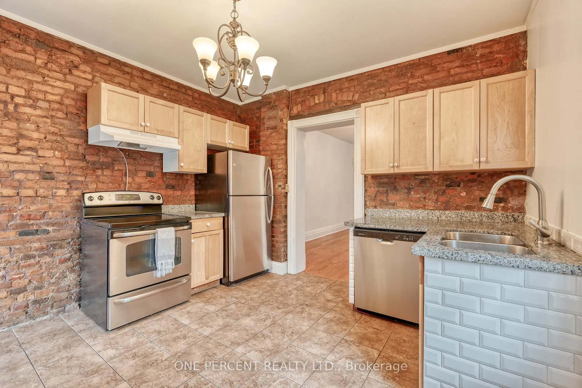 Photo 15 of 198 Bay Street N, Hamilton, Central — HOMEH