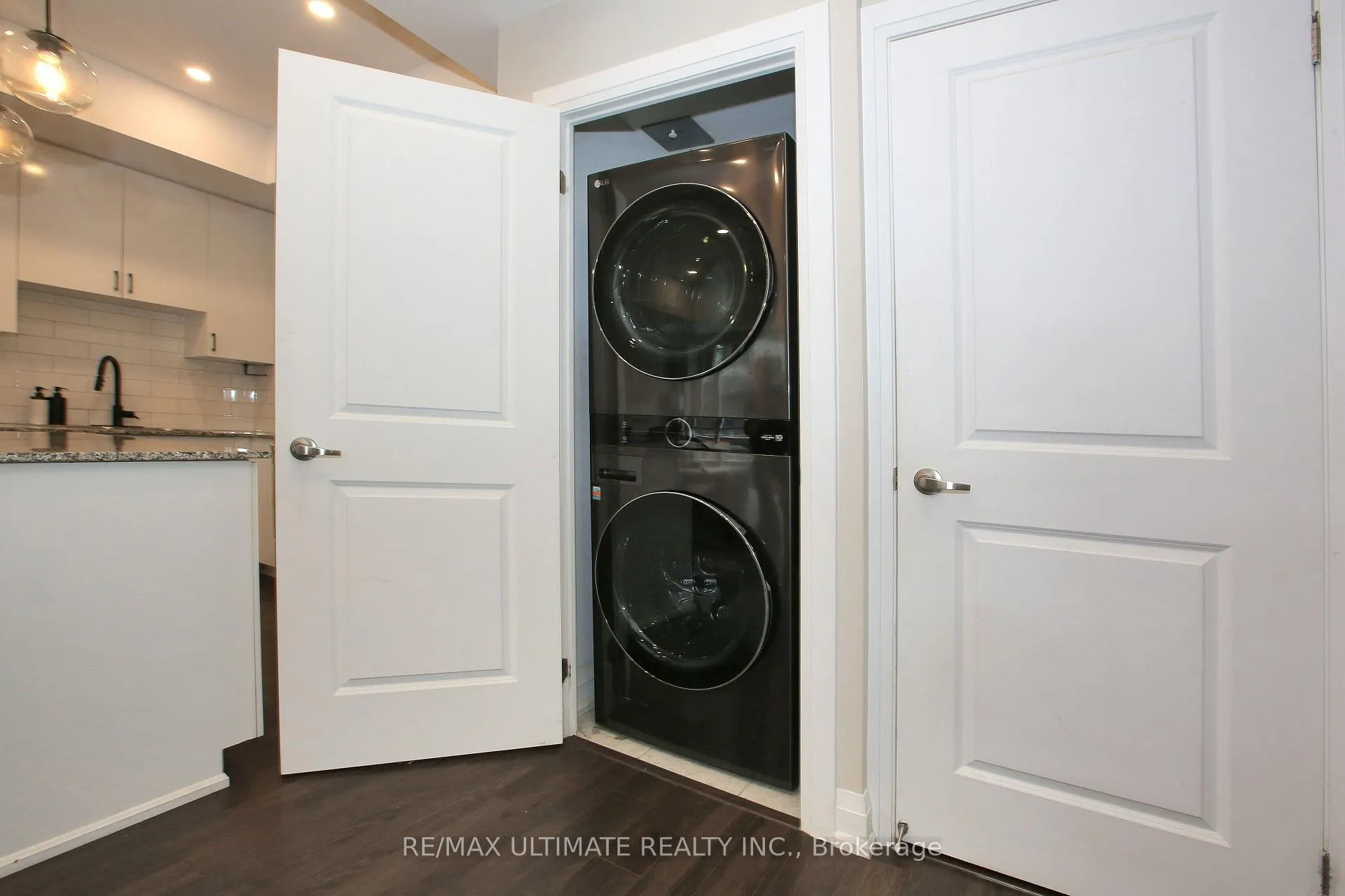 Photo 15 of Unit E403, 52 Coles Avenue, Vaughan, Vaughan Grove — HOMEH