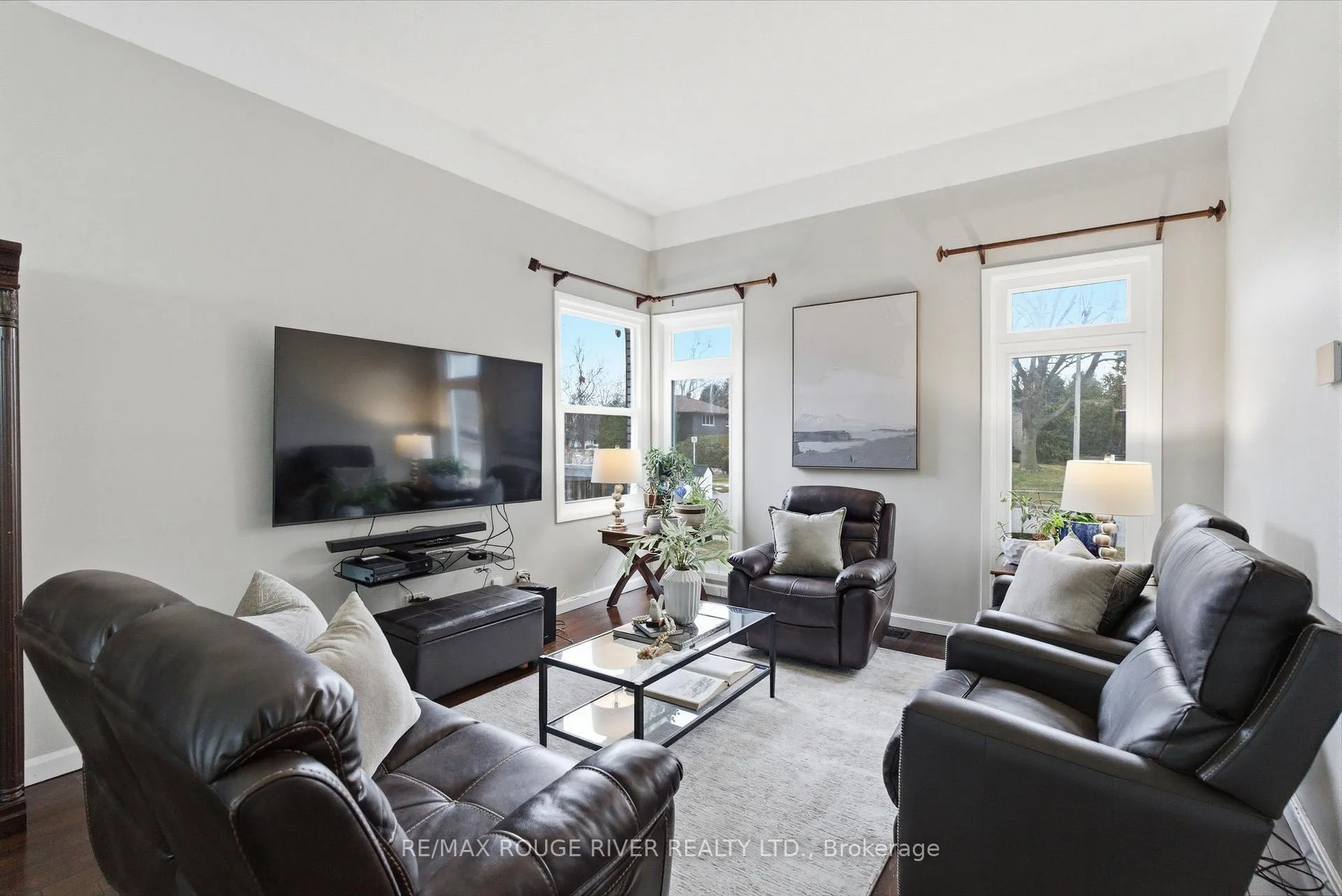 Photo 3 of 209 Darcy Street, Oshawa, Centennial — HOMEH