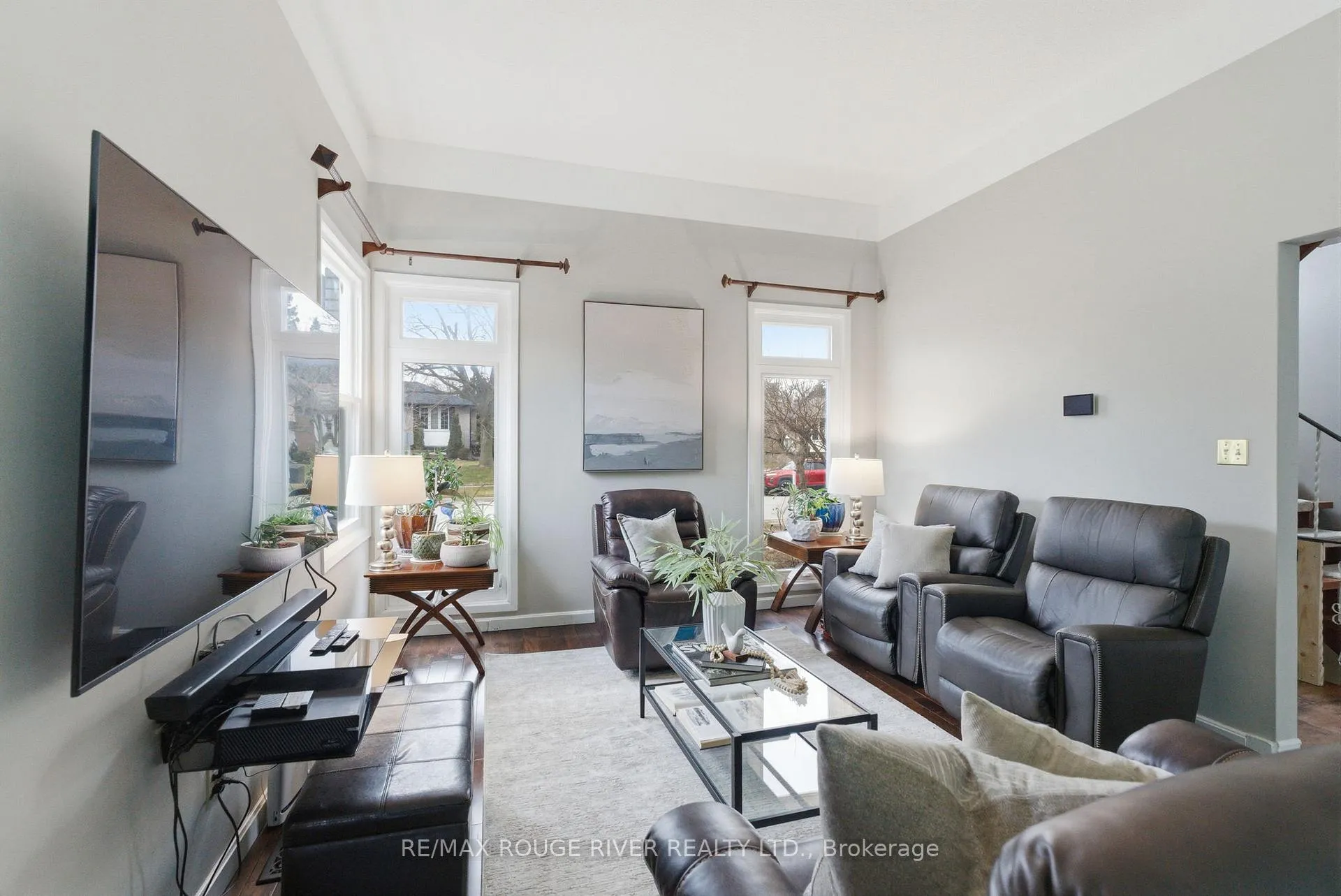 Photo 4 of 209 Darcy Street, Oshawa, Centennial — HOMEH