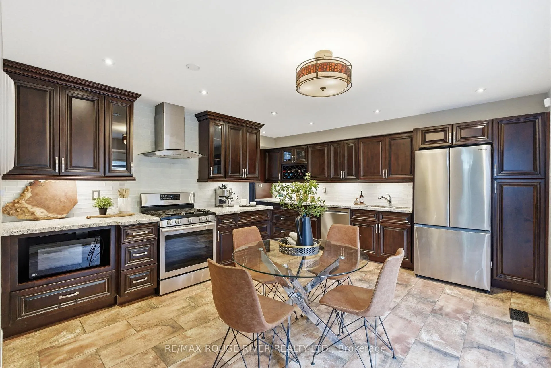 Photo 14 of 209 Darcy Street, Oshawa, Centennial — HOMEH