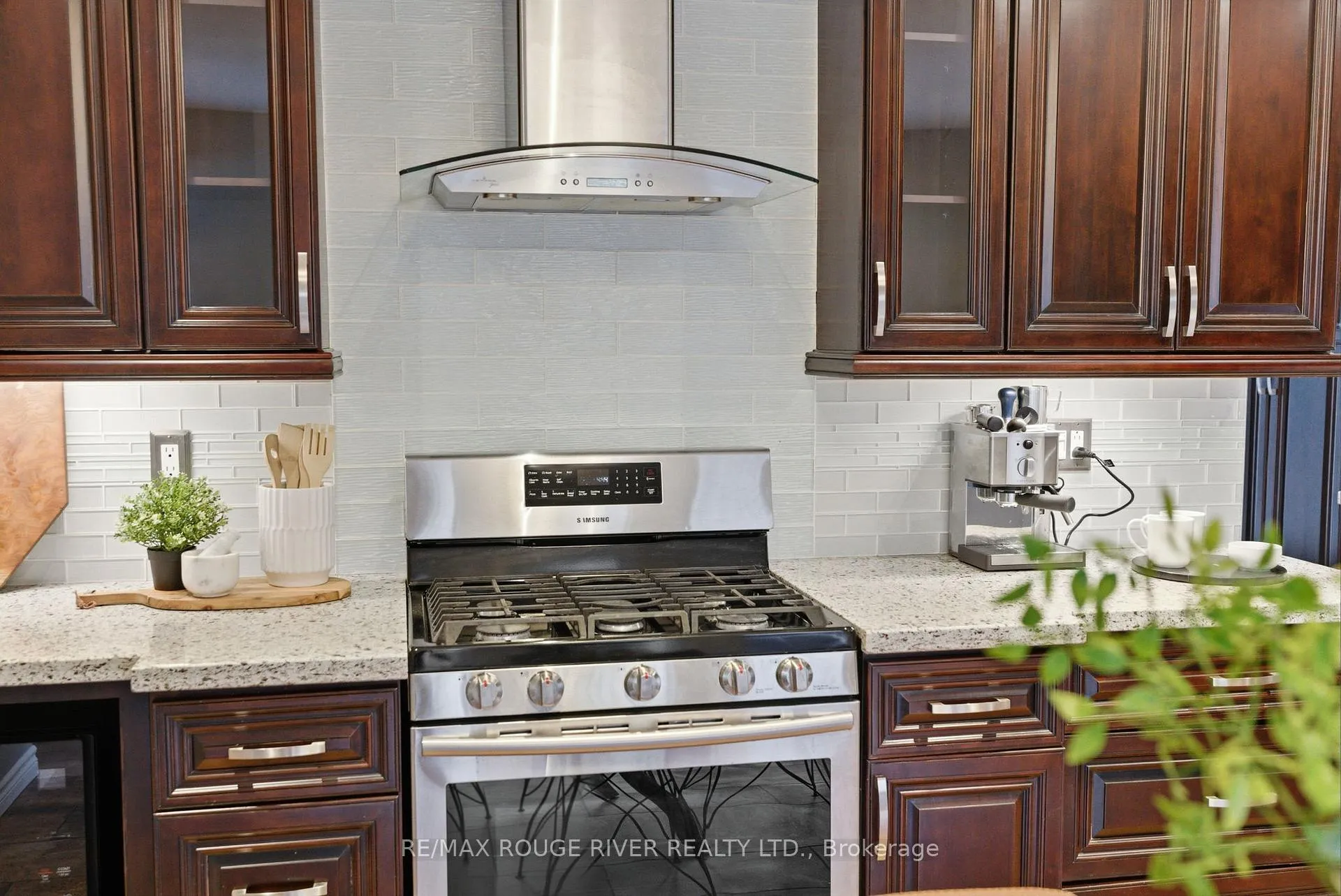 Photo 15 of 209 Darcy Street, Oshawa, Centennial — HOMEH