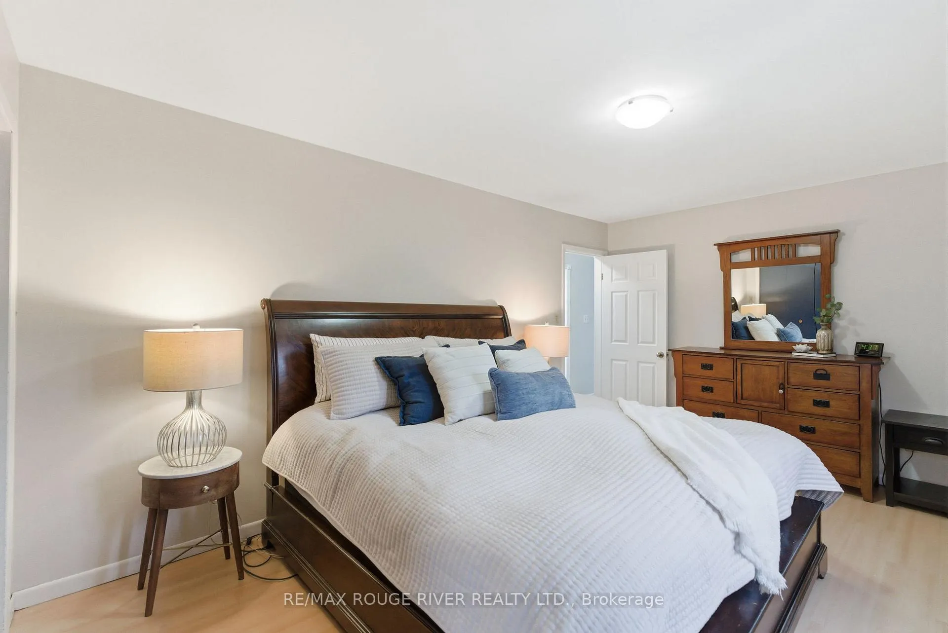 Photo 23 of 209 Darcy Street, Oshawa, Centennial — HOMEH