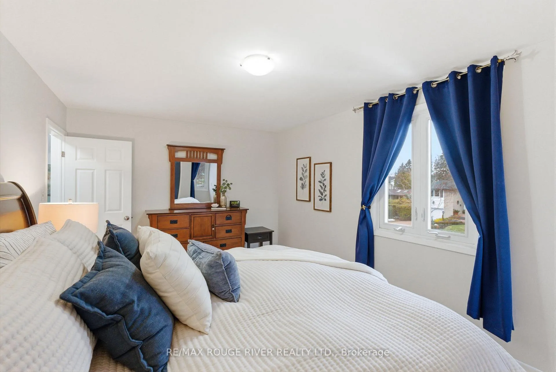 Photo 24 of 209 Darcy Street, Oshawa, Centennial — HOMEH