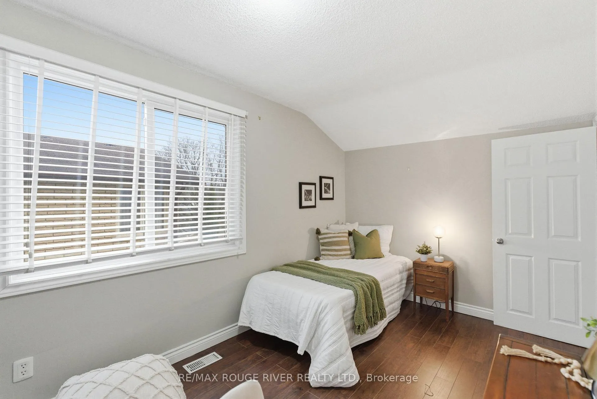 Photo 27 of 209 Darcy Street, Oshawa, Centennial — HOMEH