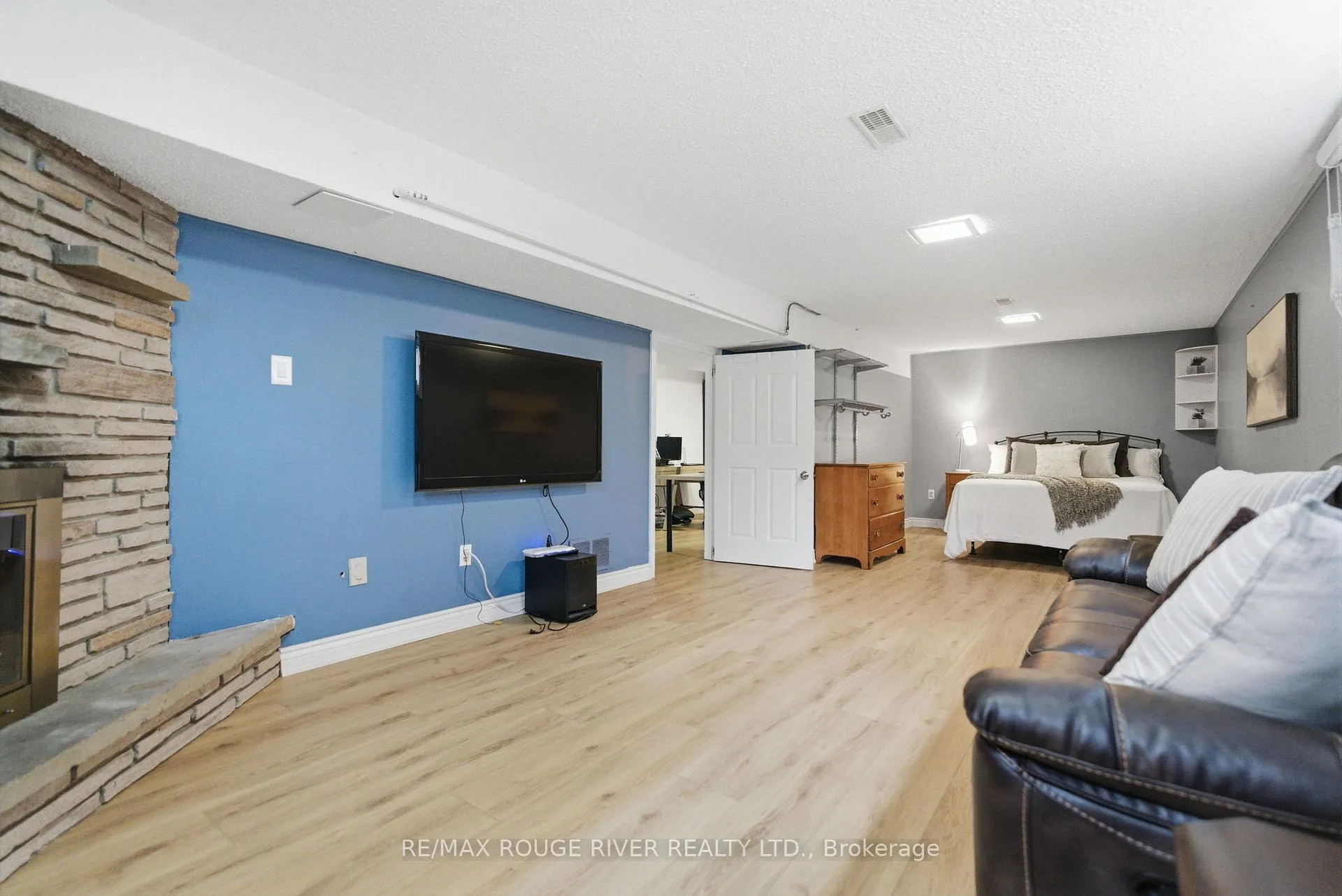 Photo 33 of 209 Darcy Street, Oshawa, Centennial — HOMEH
