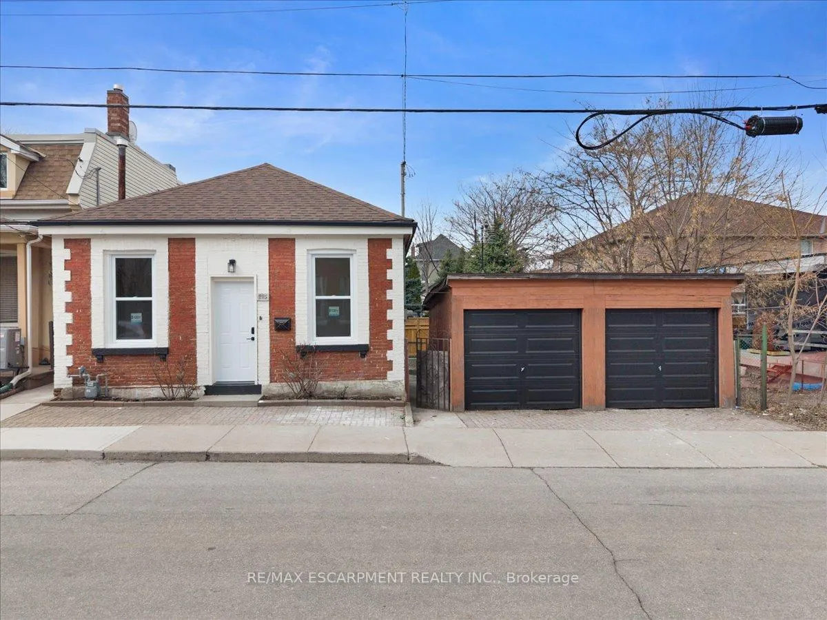 Front of 215 Ray Street N