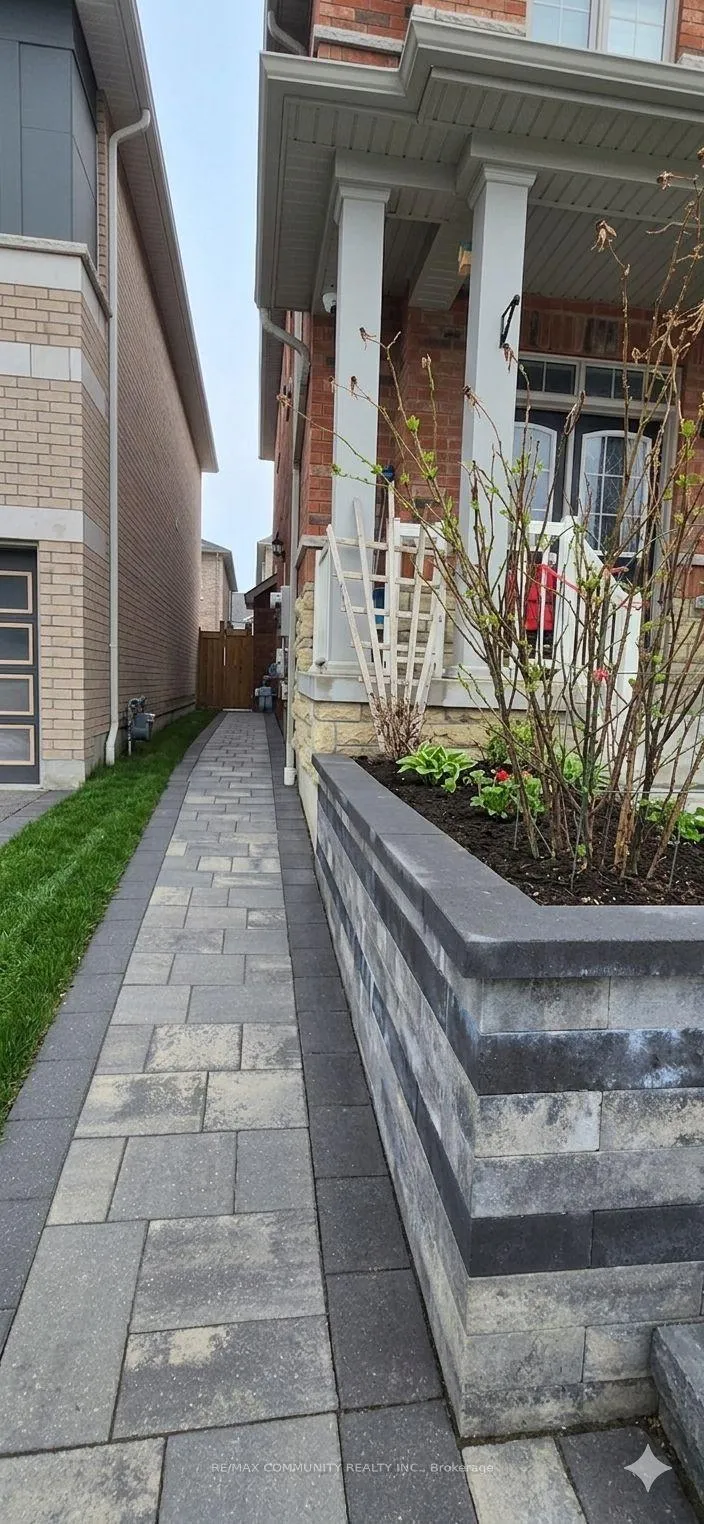Photo 3 of Unit Basement, 1177 Enchanted Crescent, Pickering, Rural Pickering — HOMEH