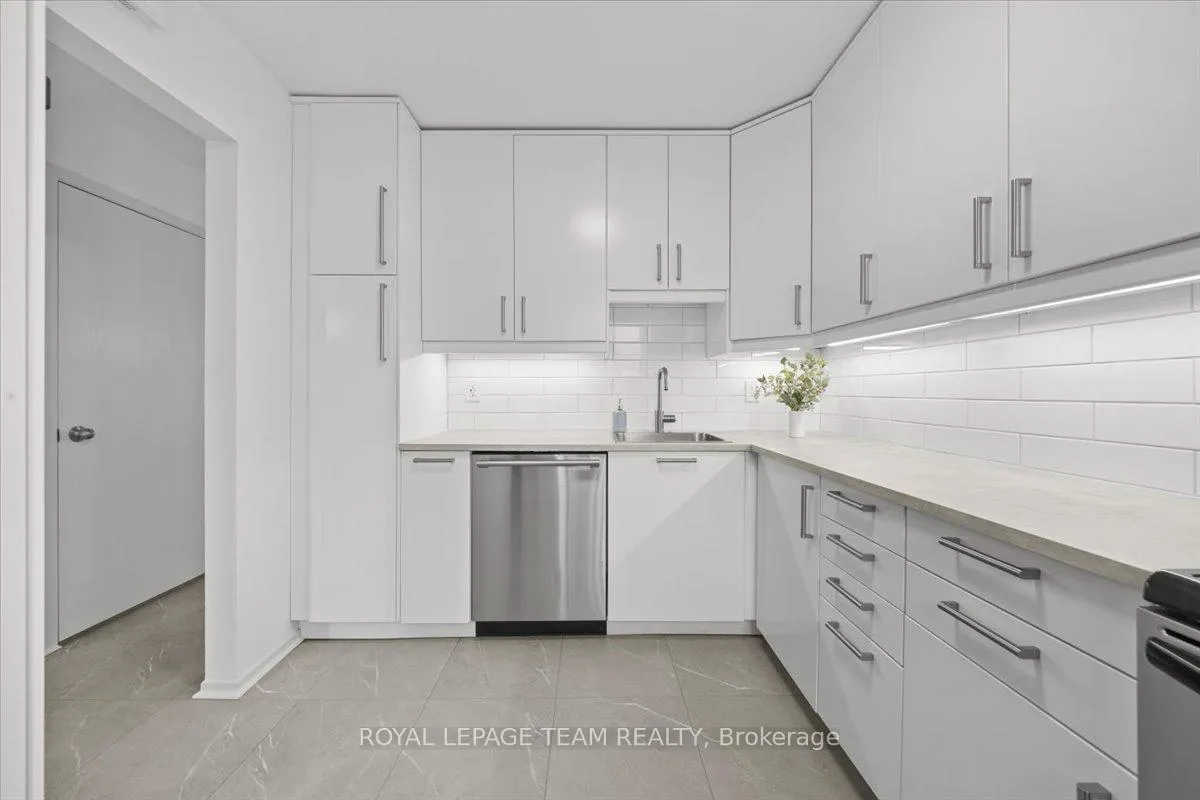 Photo 5 of Unit 40, 3230 Uplands Drive, Ottawa, Hunt Club — HOMEH