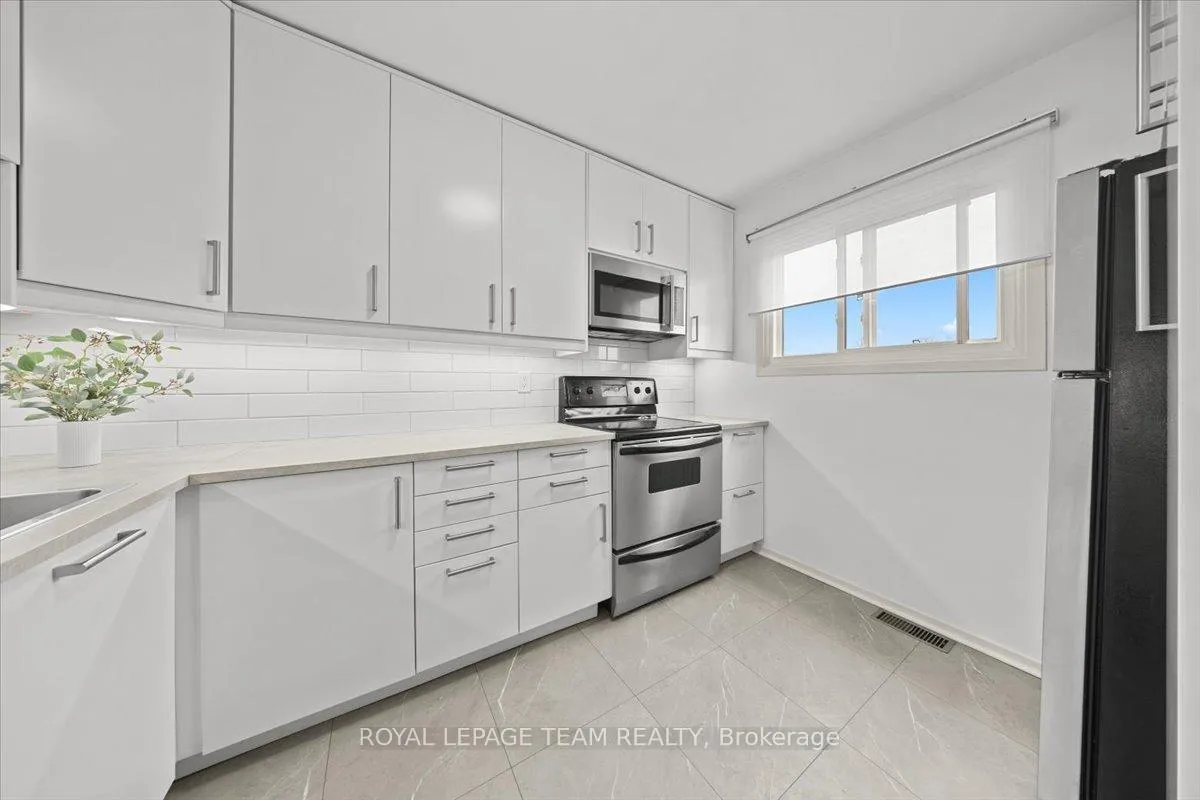 Photo 6 of Unit 40, 3230 Uplands Drive, Ottawa, Hunt Club — HOMEH
