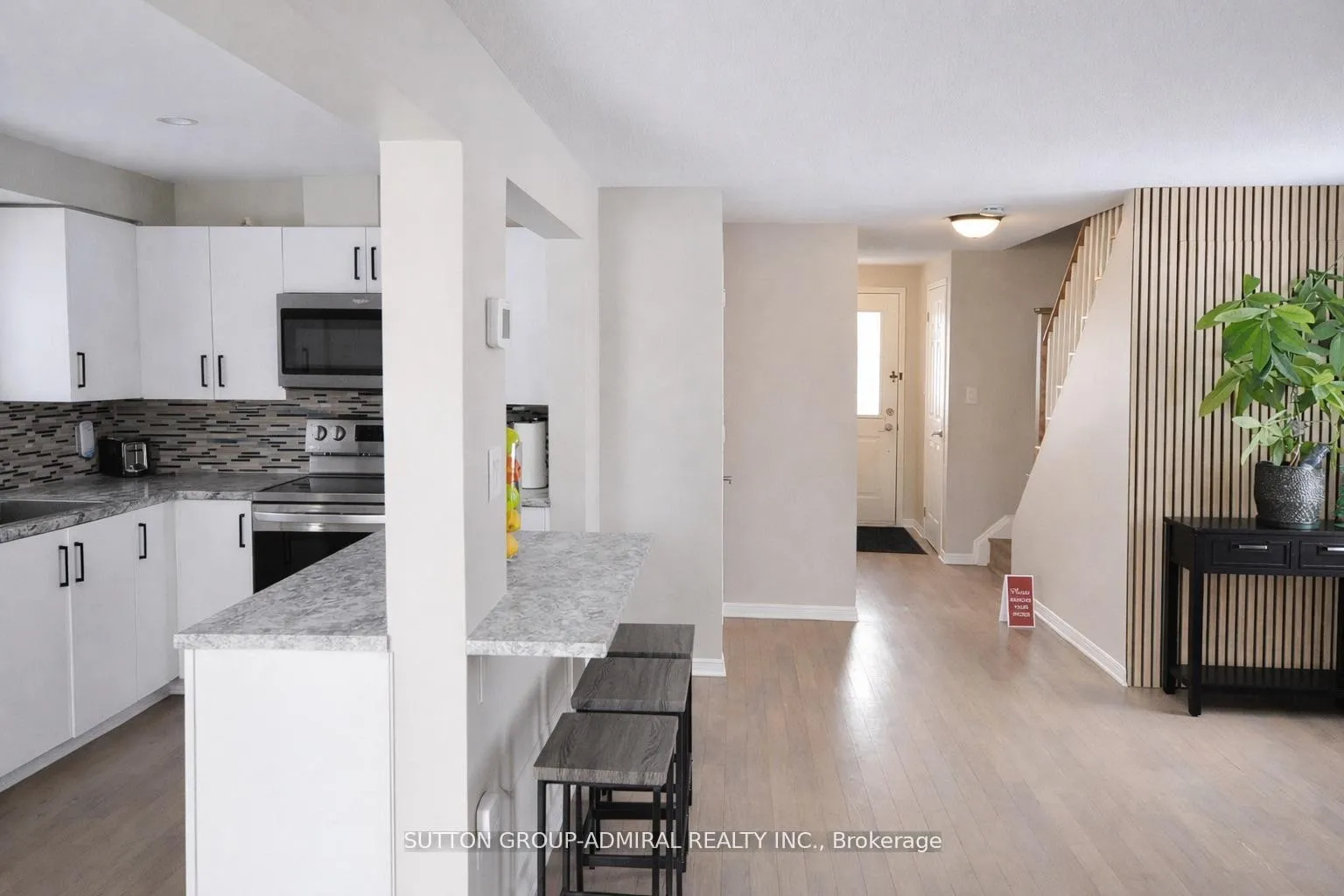 Photo 6 of 133 Columbia Road, Barrie, Holly — HOMEH