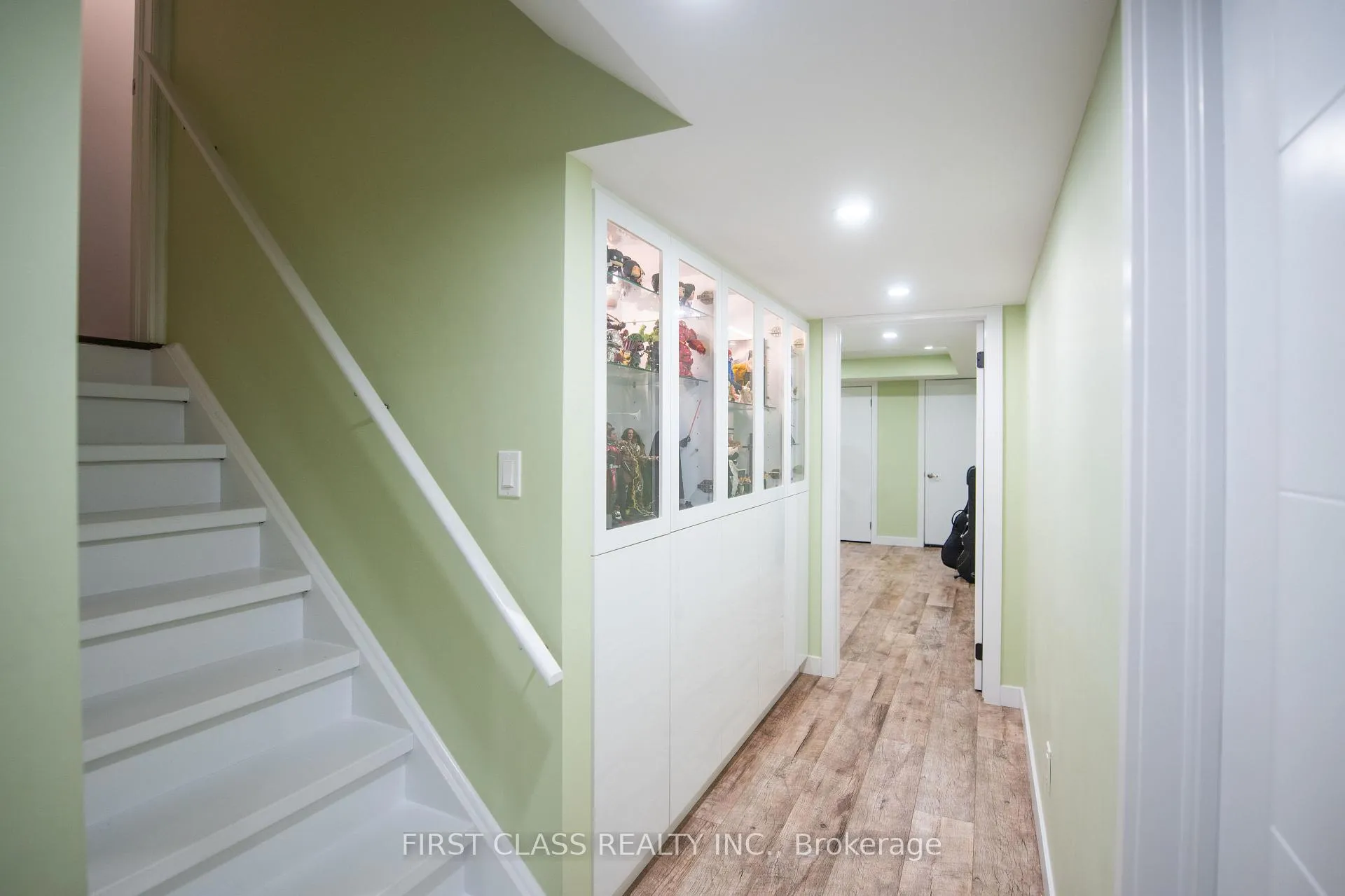 Photo 6 of 79 Decast Crescent, Markham, Box Grove — HOMEH