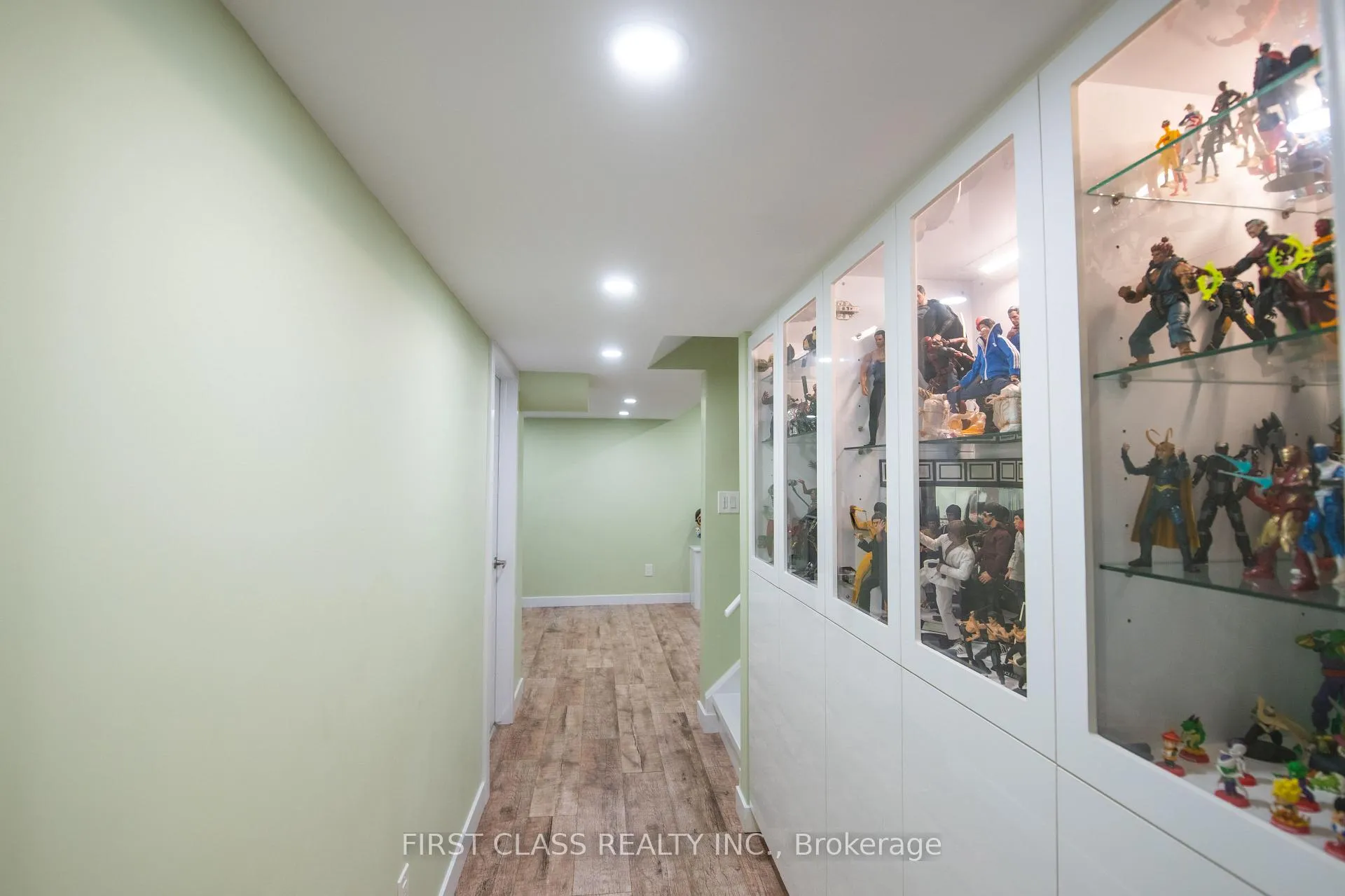 Photo 8 of 79 Decast Crescent, Markham, Box Grove — HOMEH