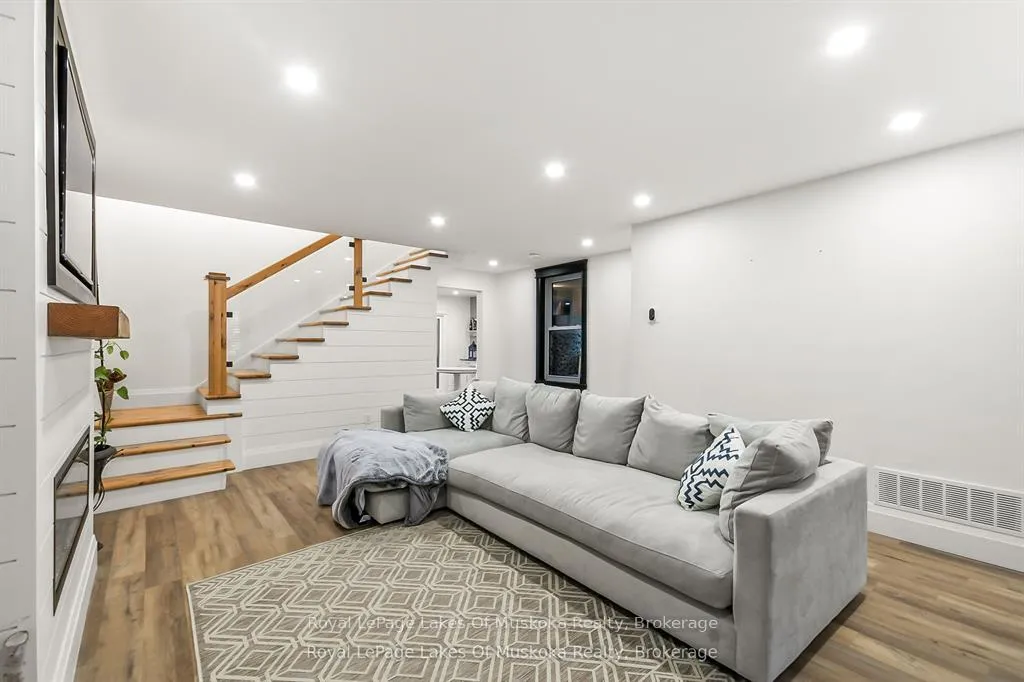 Photo 9 of 190 Maple Street, Bracebridge, Macaulay — HOMEH