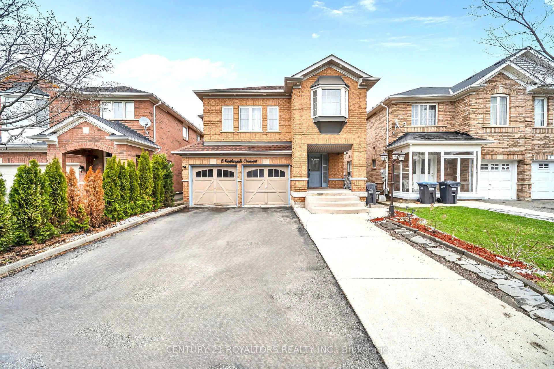 Photo 2 of 5 Farthingale Crescent, Brampton, Fletcher's Meadow — HOMEH