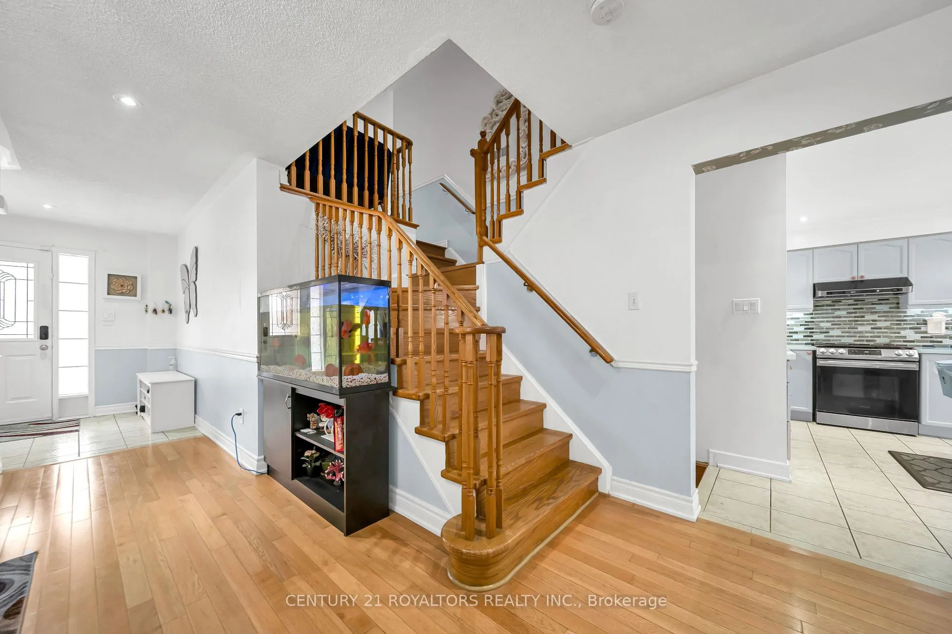 Photo 8 of 5 Farthingale Crescent, Brampton, Fletcher's Meadow — HOMEH