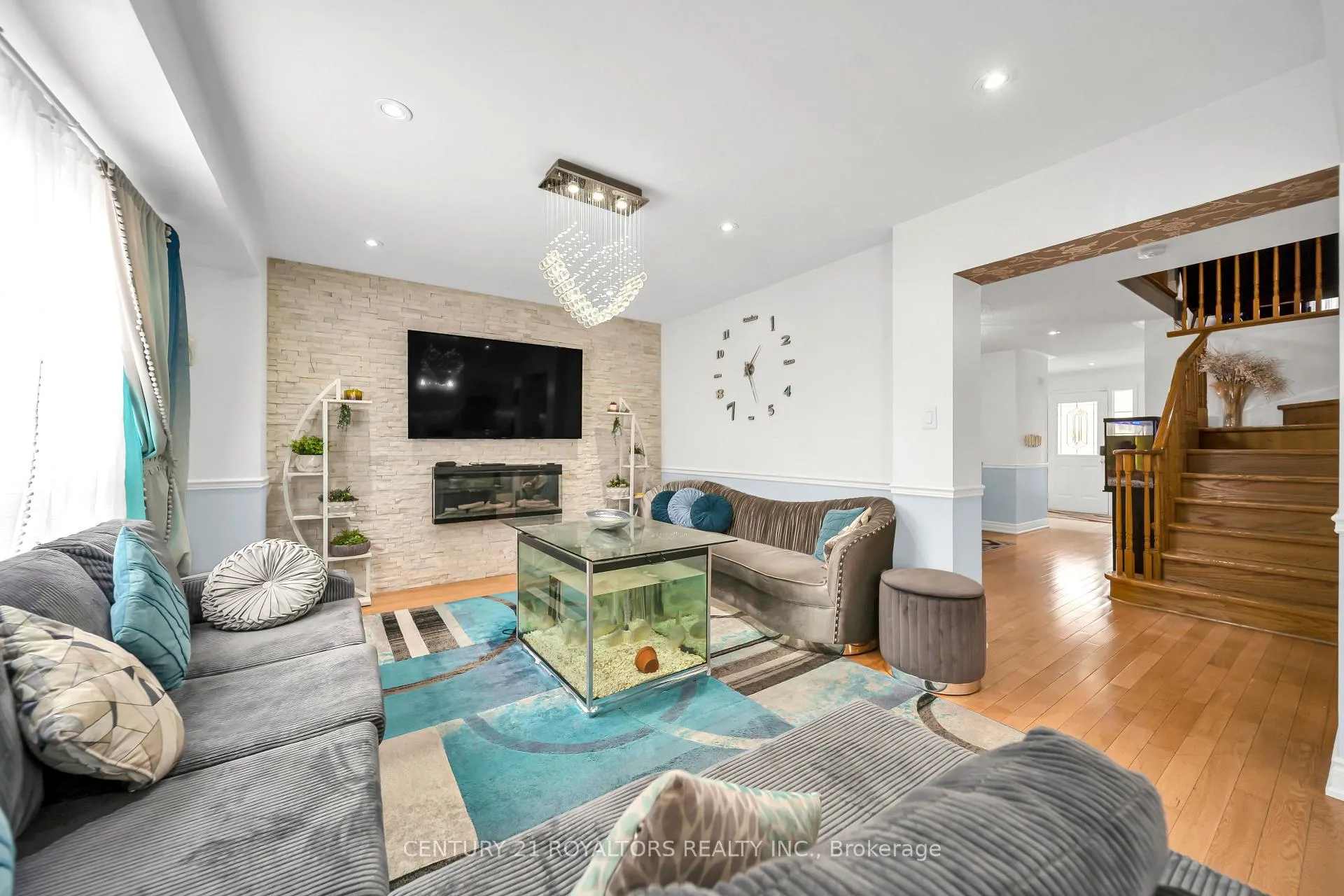 Photo 10 of 5 Farthingale Crescent, Brampton, Fletcher's Meadow — HOMEH