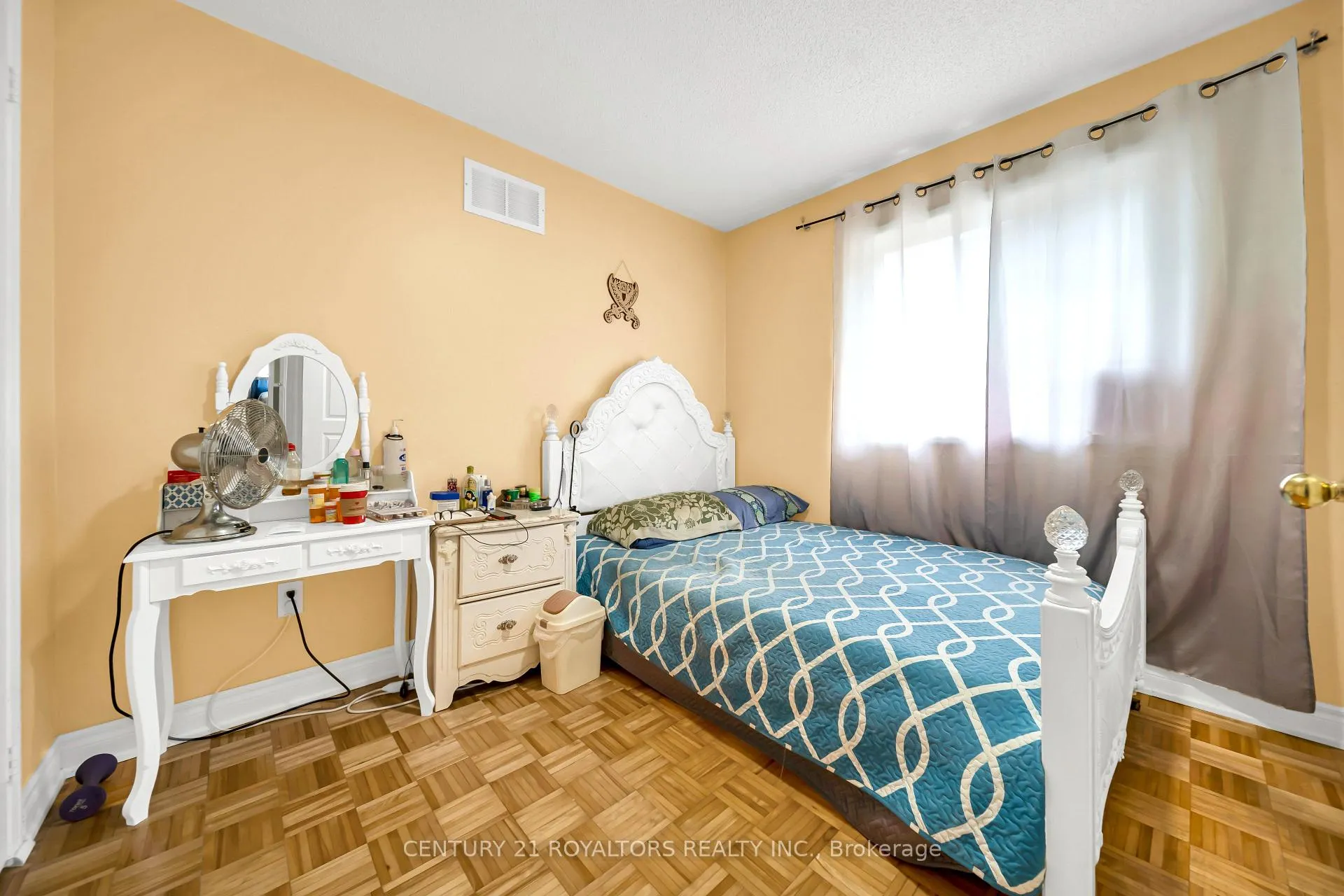 Photo 33 of 5 Farthingale Crescent, Brampton, Fletcher's Meadow — HOMEH