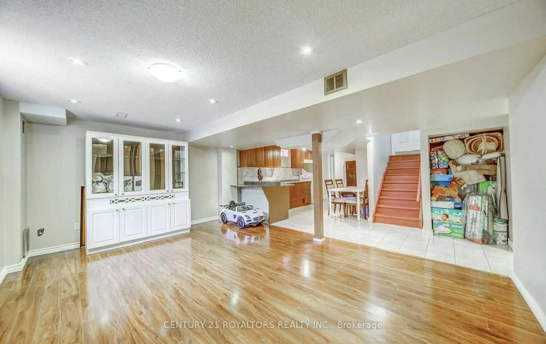 Photo 36 of 5 Farthingale Crescent, Brampton, Fletcher's Meadow — HOMEH