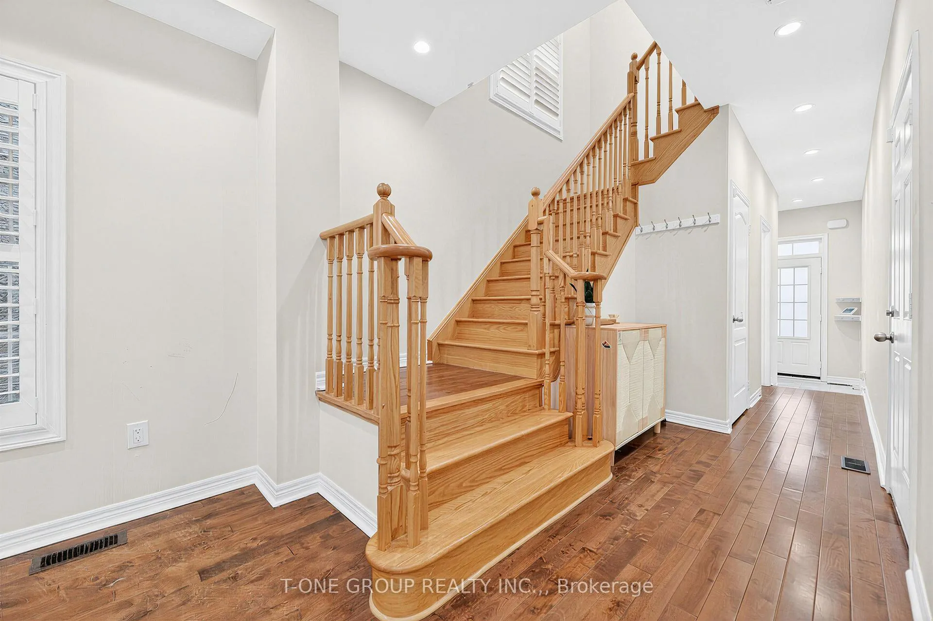 Photo 4 of 113 Fimco Crescent, Markham, Greensborough — HOMEH