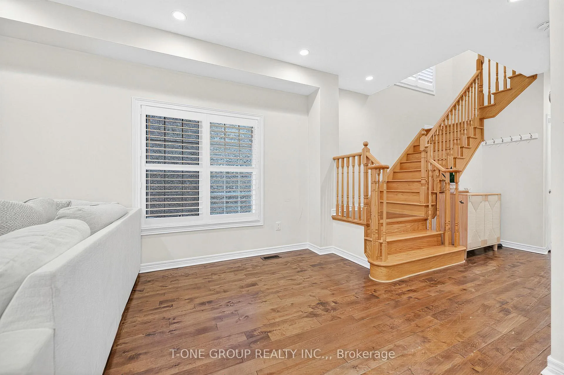 Photo 6 of 113 Fimco Crescent, Markham, Greensborough — HOMEH