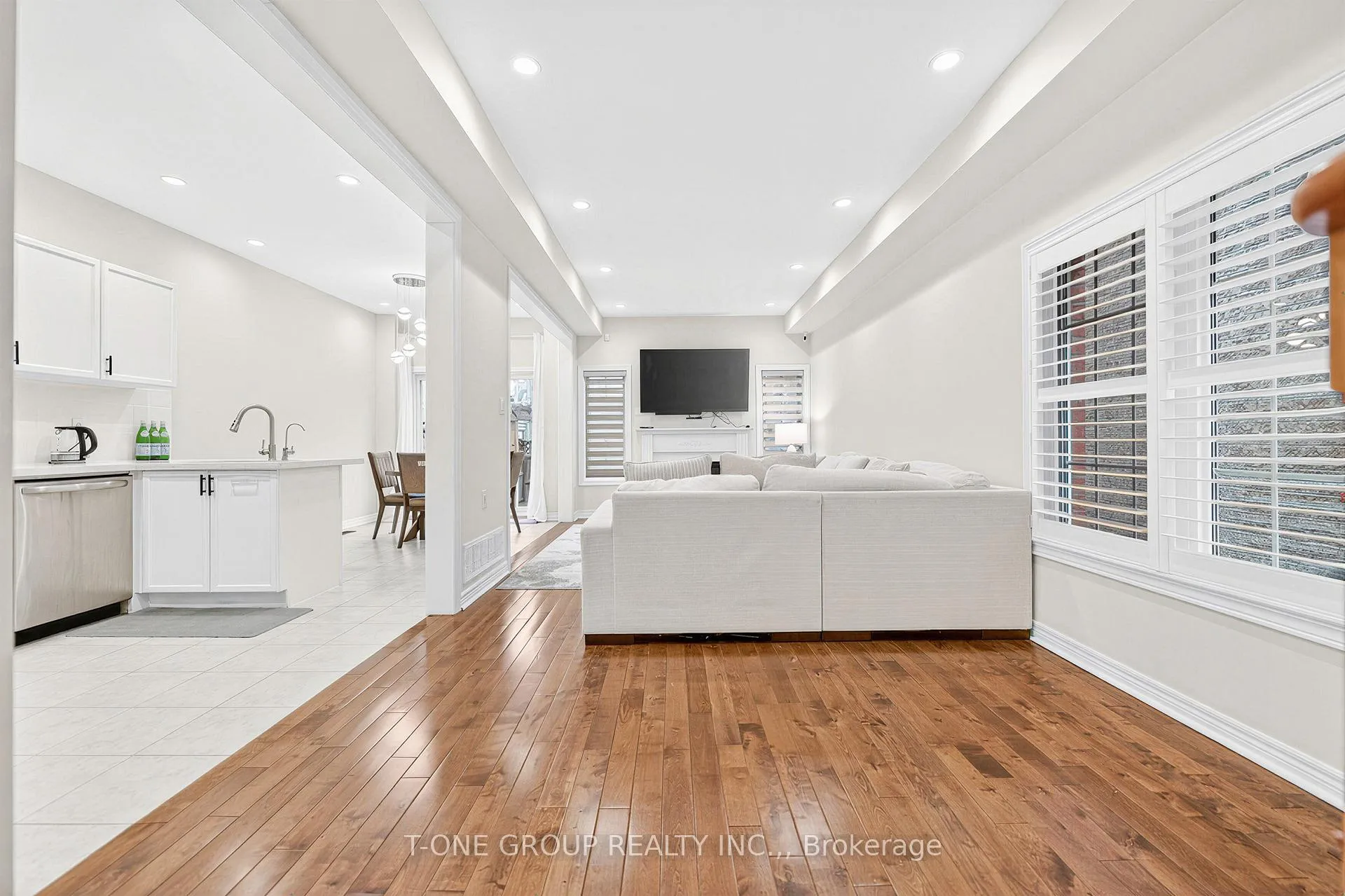 Photo 9 of 113 Fimco Crescent, Markham, Greensborough — HOMEH