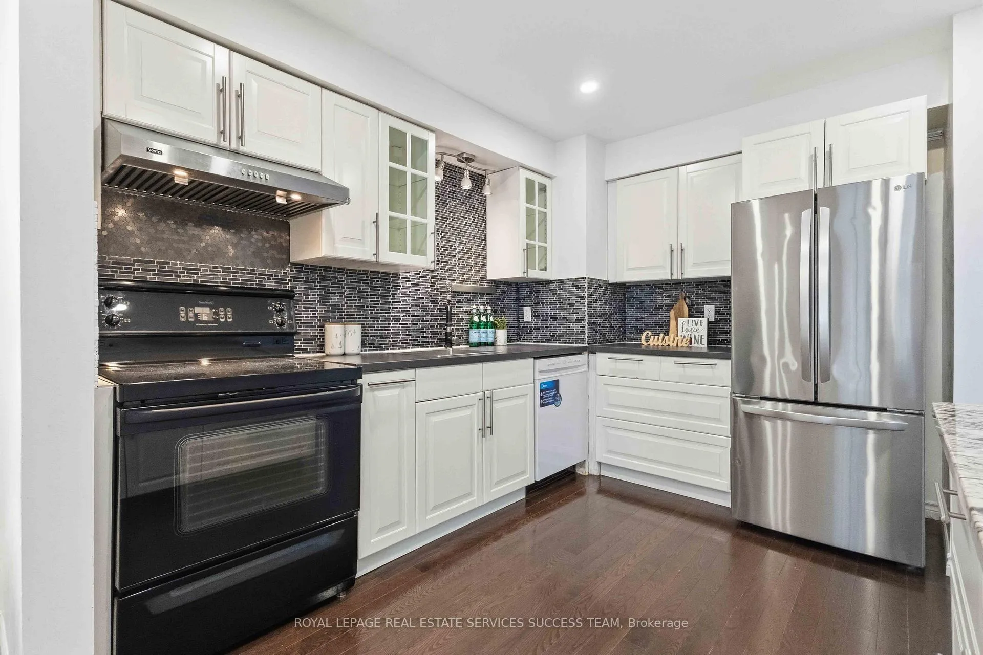 Photo 2 of 31 Thatcher's Mill Way, Markham, Bullock — HOMEH