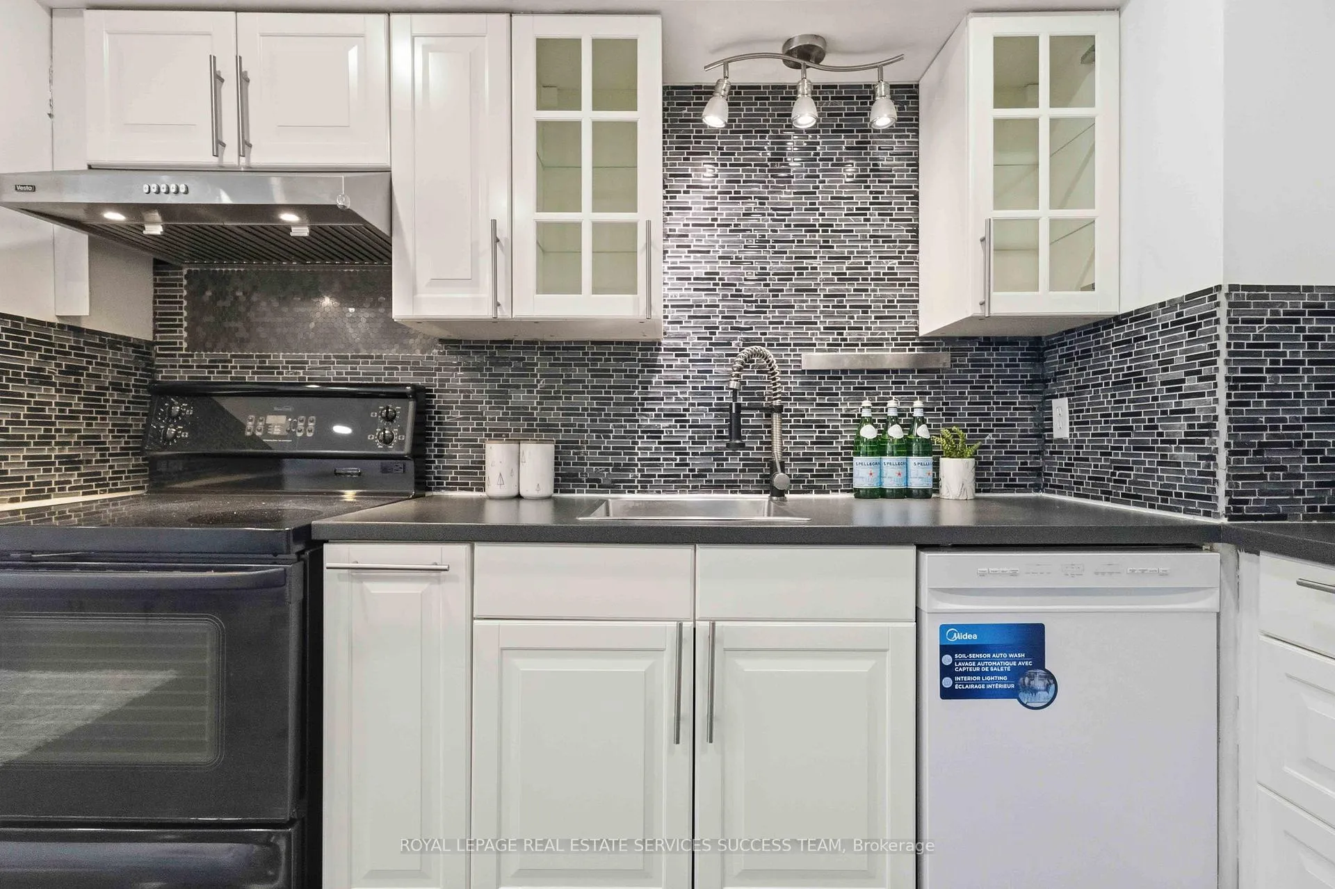 Photo 3 of 31 Thatcher's Mill Way, Markham, Bullock — HOMEH