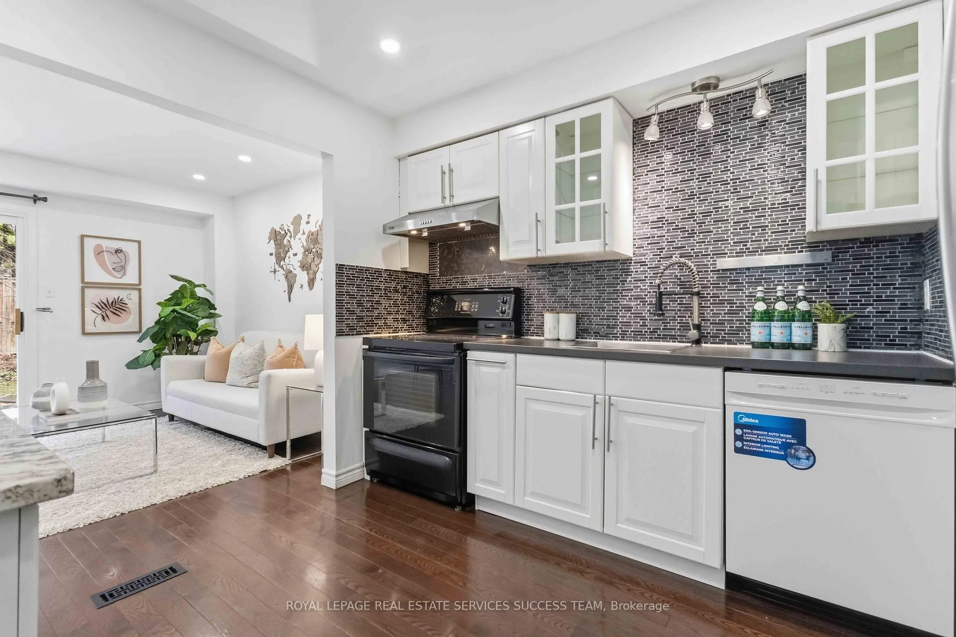 Photo 4 of 31 Thatcher's Mill Way, Markham, Bullock — HOMEH