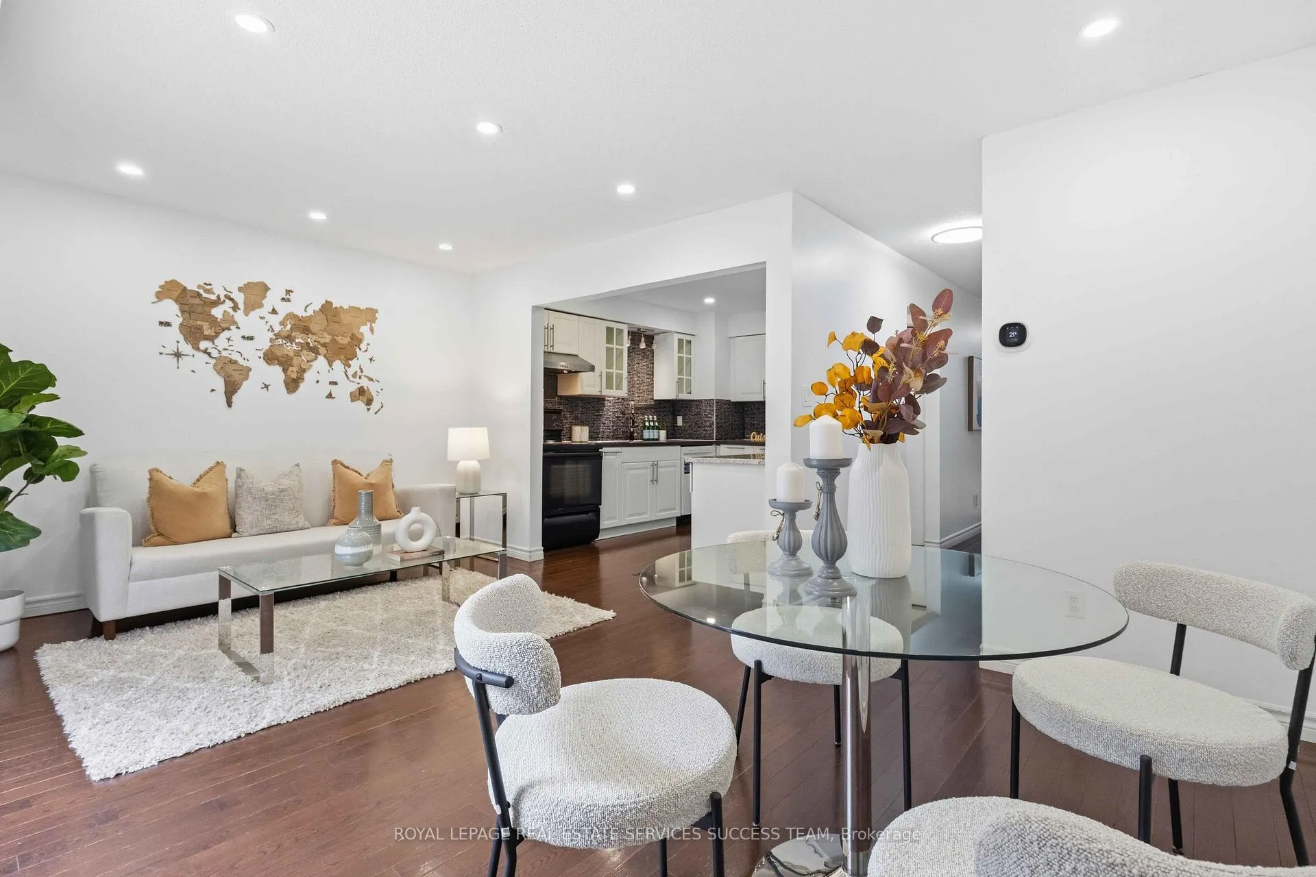 Photo 8 of 31 Thatcher's Mill Way, Markham, Bullock — HOMEH
