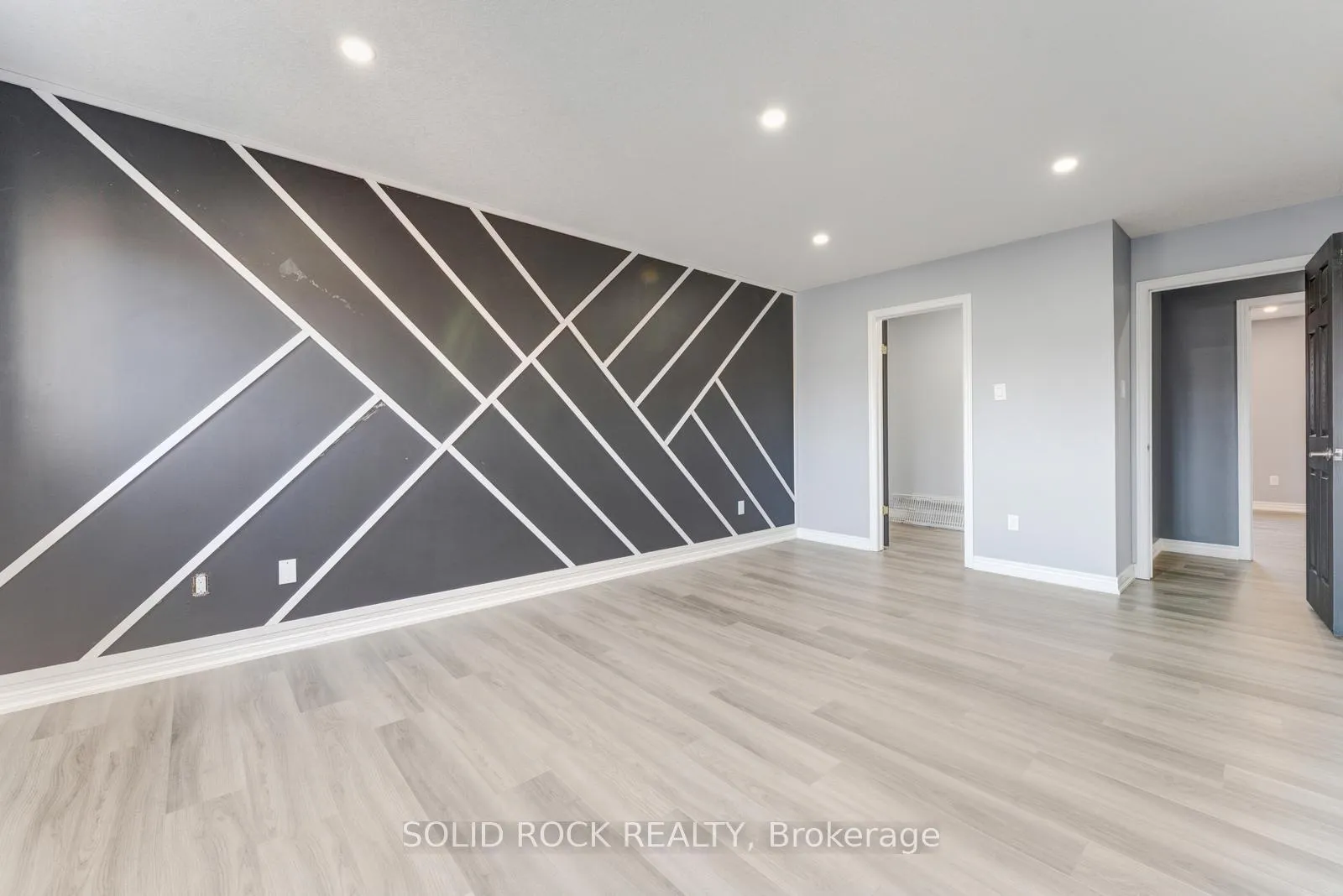 Photo 25 of 50 Cranbrook Street, Kitchener — HOMEH