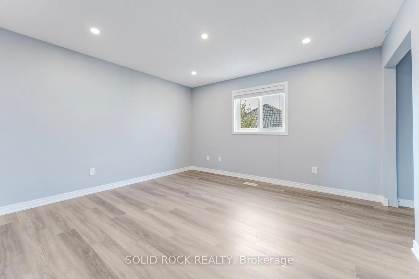 Photo 26 of 50 Cranbrook Street, Kitchener — HOMEH