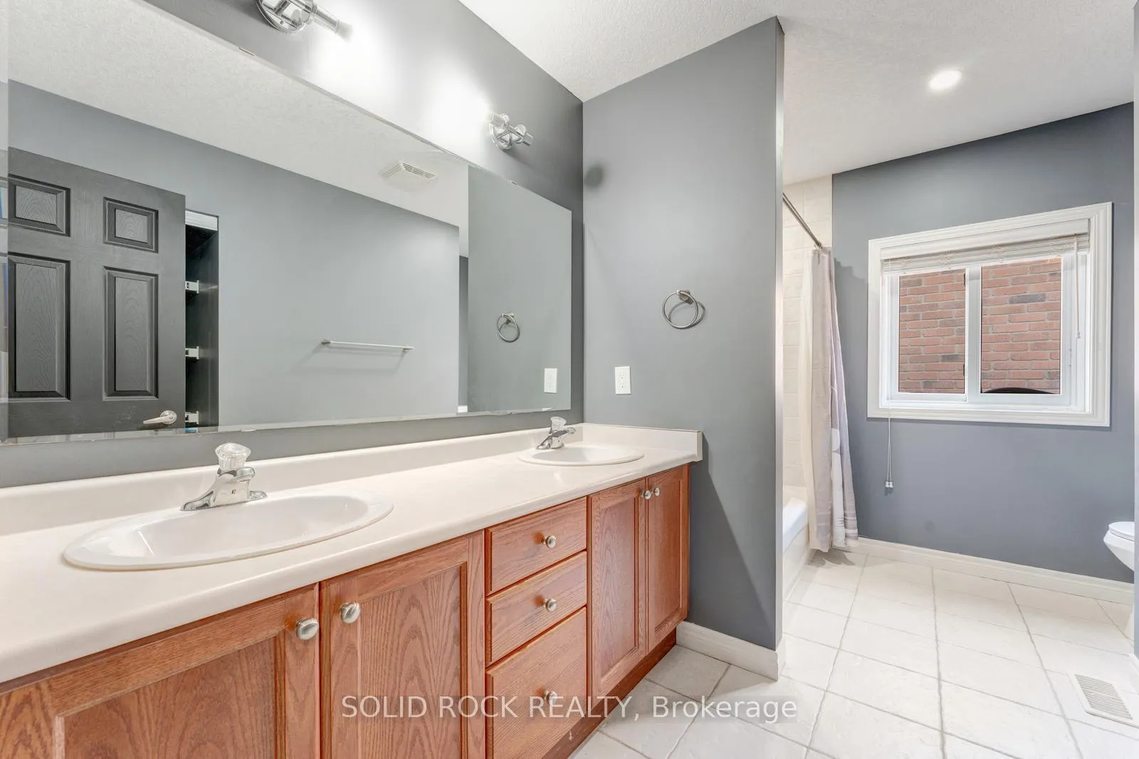 Photo 32 of 50 Cranbrook Street, Kitchener — HOMEH