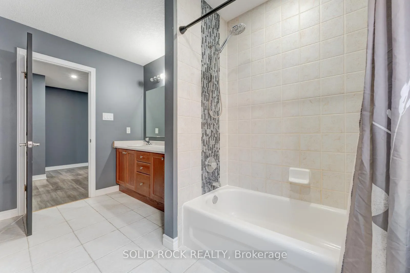 Photo 33 of 50 Cranbrook Street, Kitchener — HOMEH